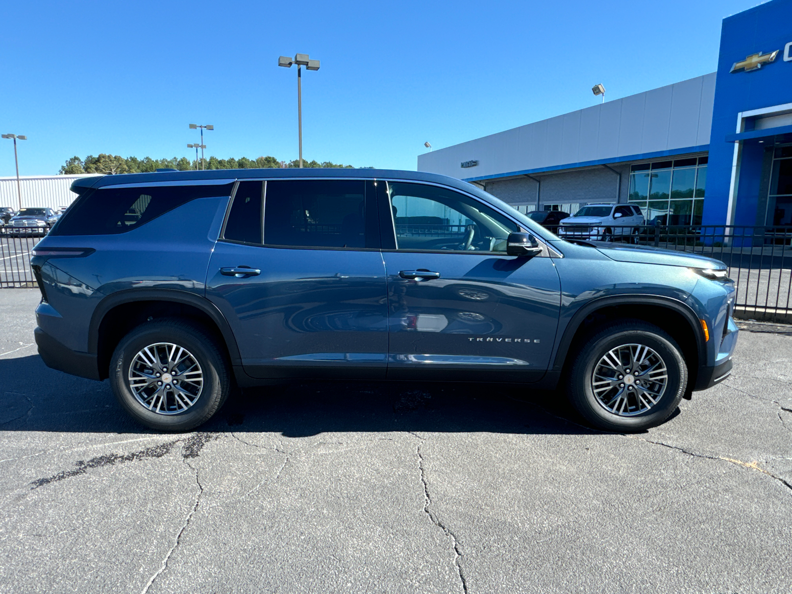 2024 Chevrolet Traverse LS 5