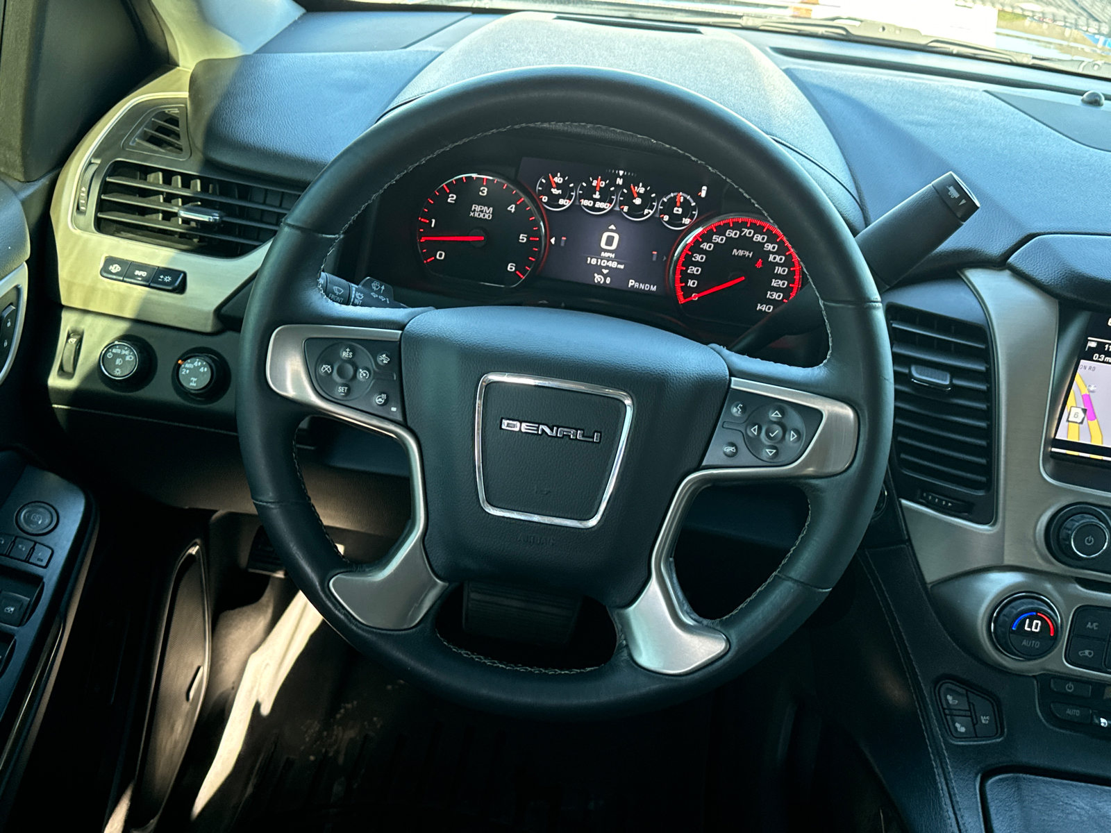 2016 GMC Yukon Denali 29