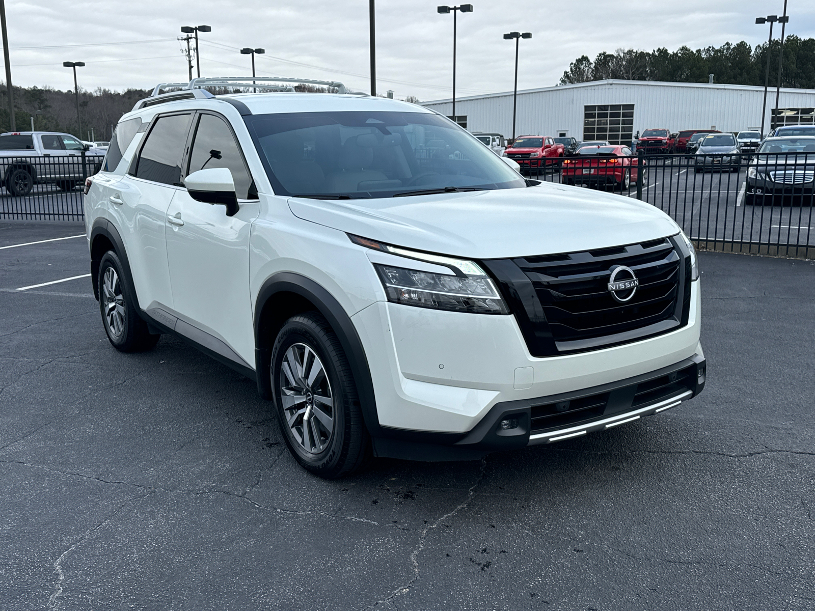 2022 Nissan Pathfinder SL 4