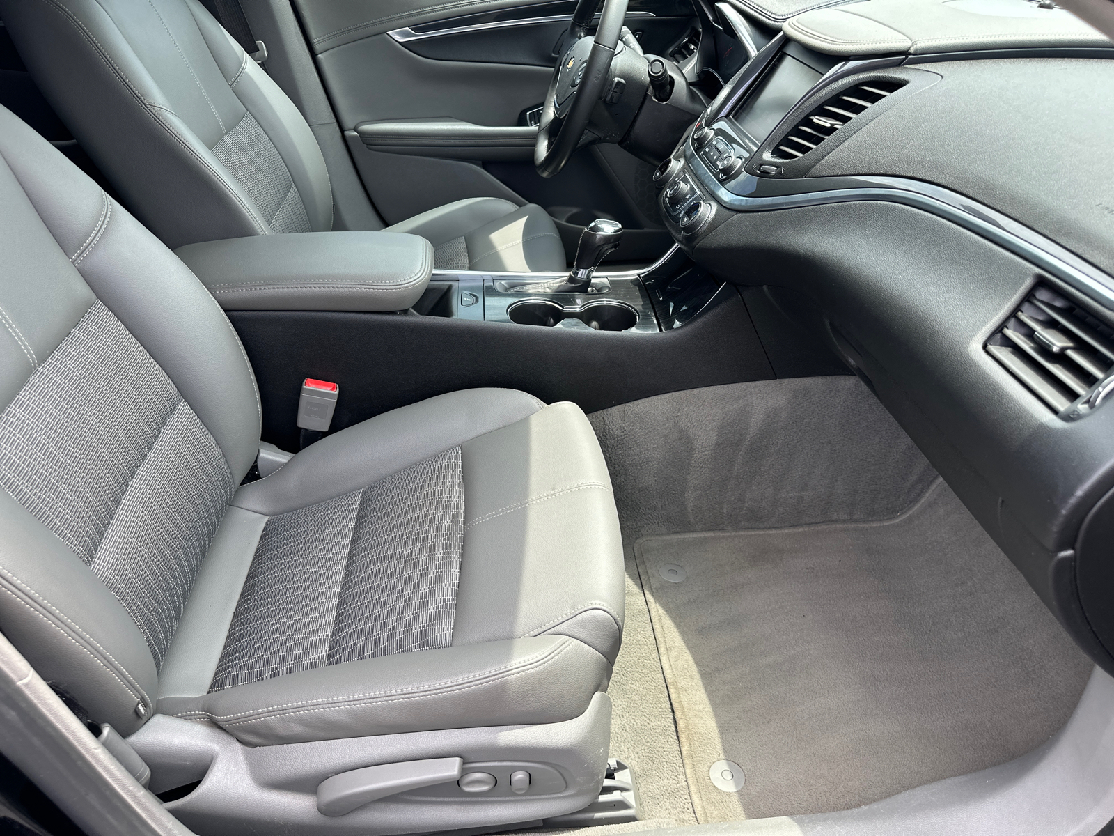 2019 Chevrolet Impala LT 14
