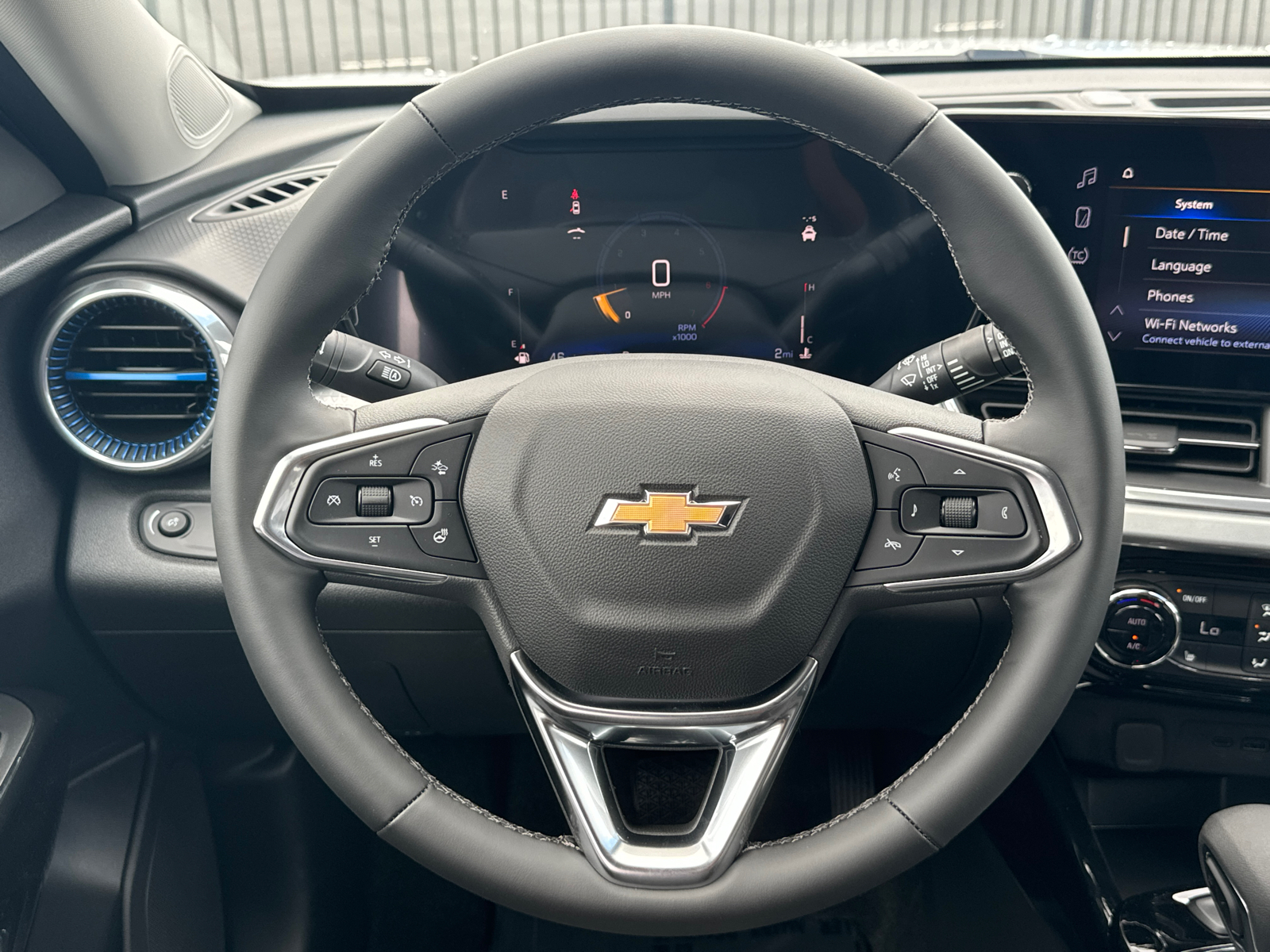 2025 Chevrolet Trax LT 24