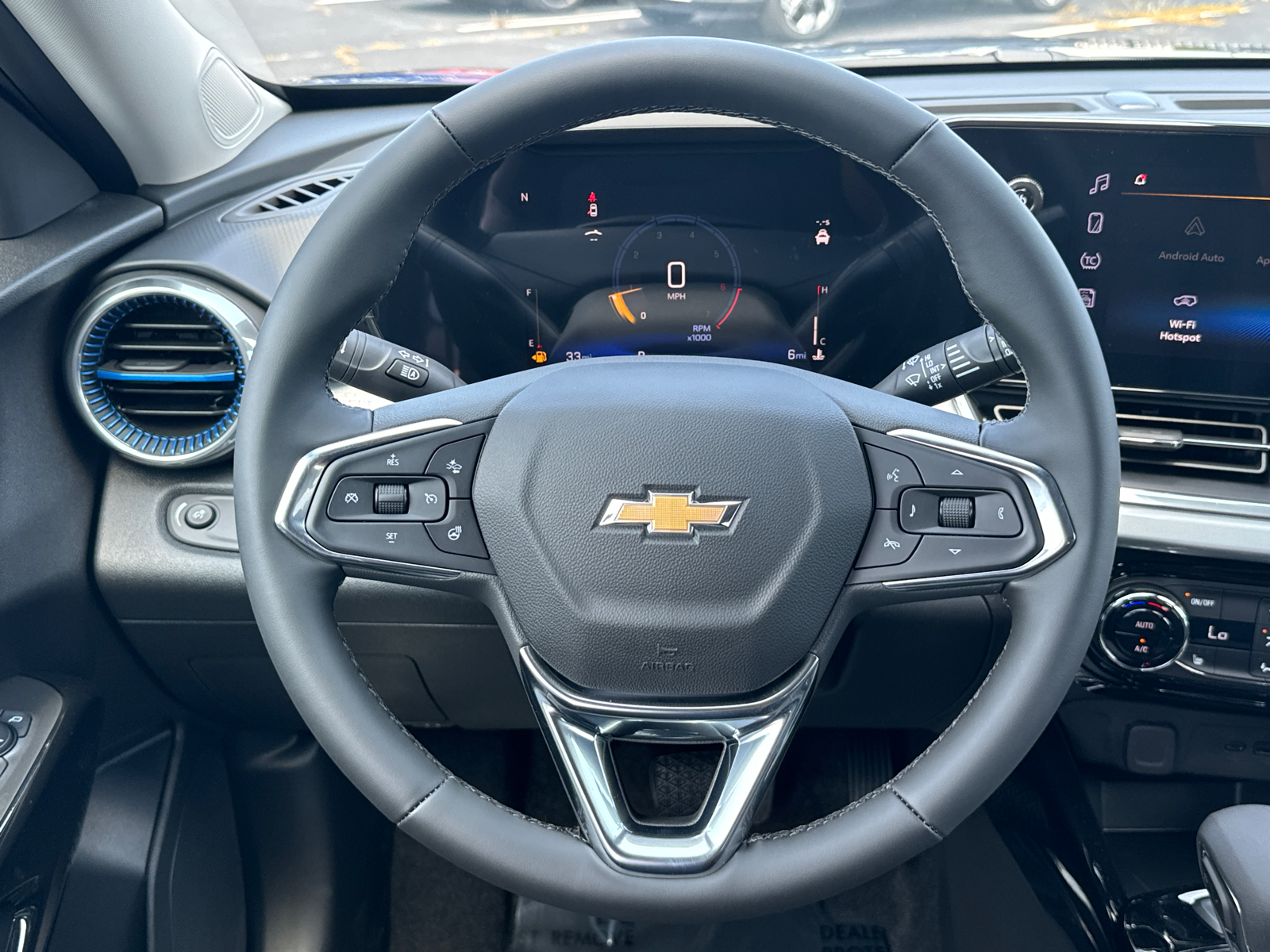 2025 Chevrolet Trax LT 24