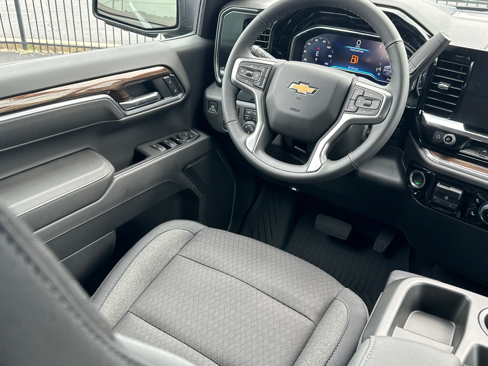 2025 Chevrolet Silverado 1500 LT 25