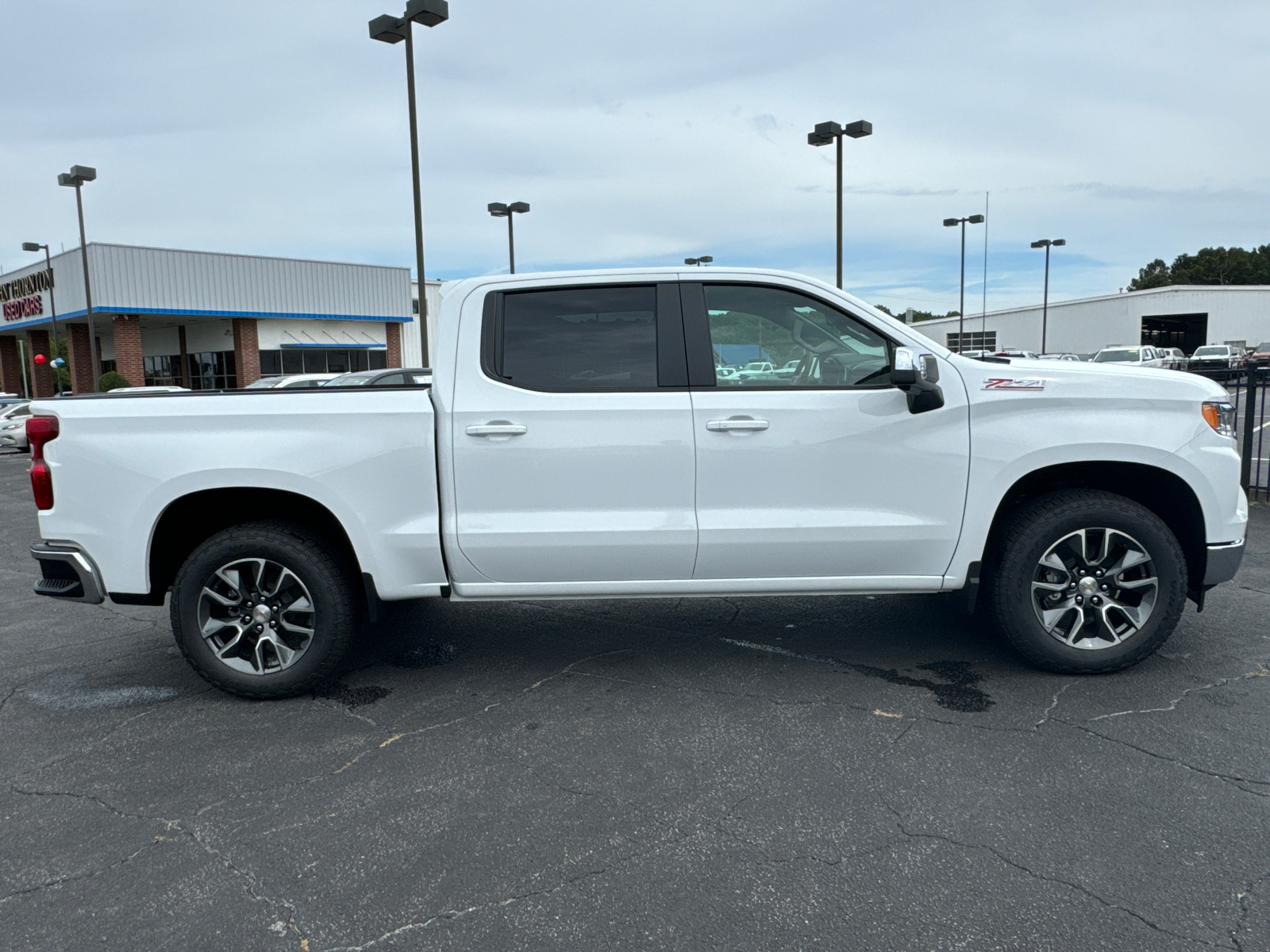 2025 Chevrolet Silverado 1500 LT 5