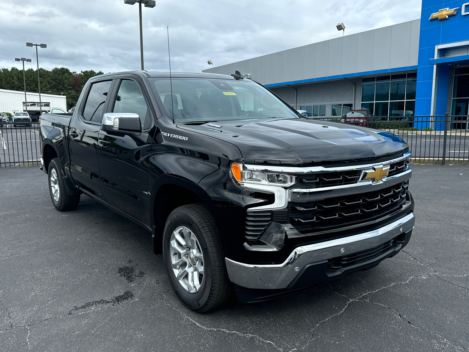 2025 Chevrolet Silverado 1500 LT 4