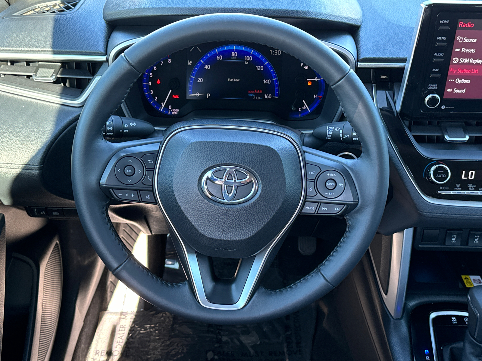 2022 Toyota Corolla Cross XLE 26