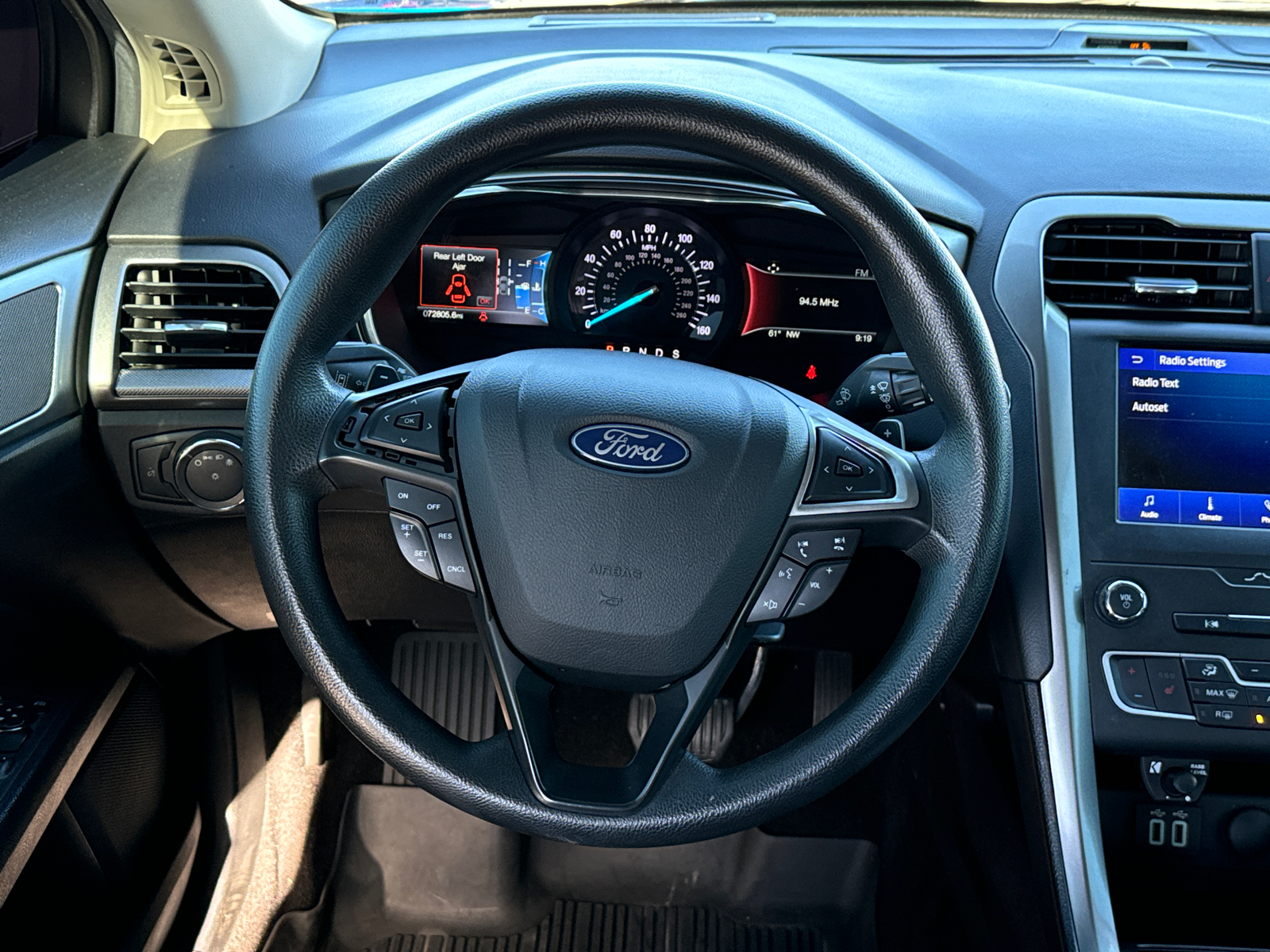 2020 Ford Fusion SE 24