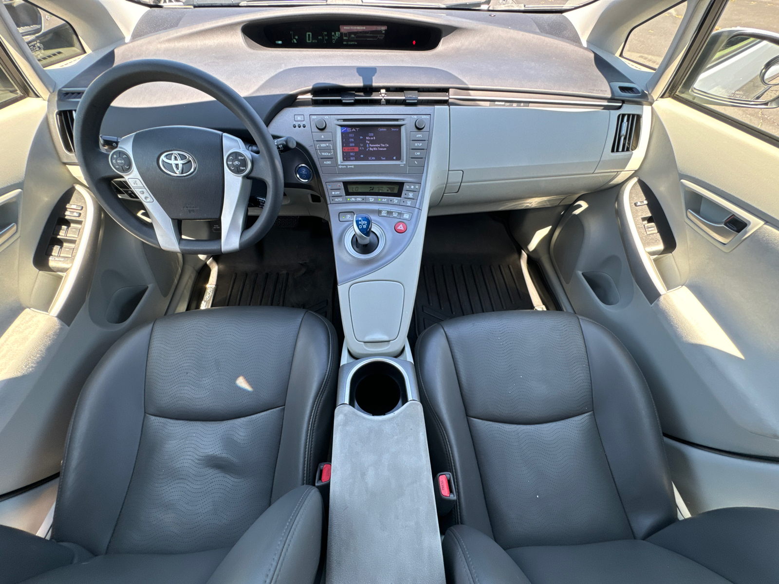 2015 Toyota Prius Three 23