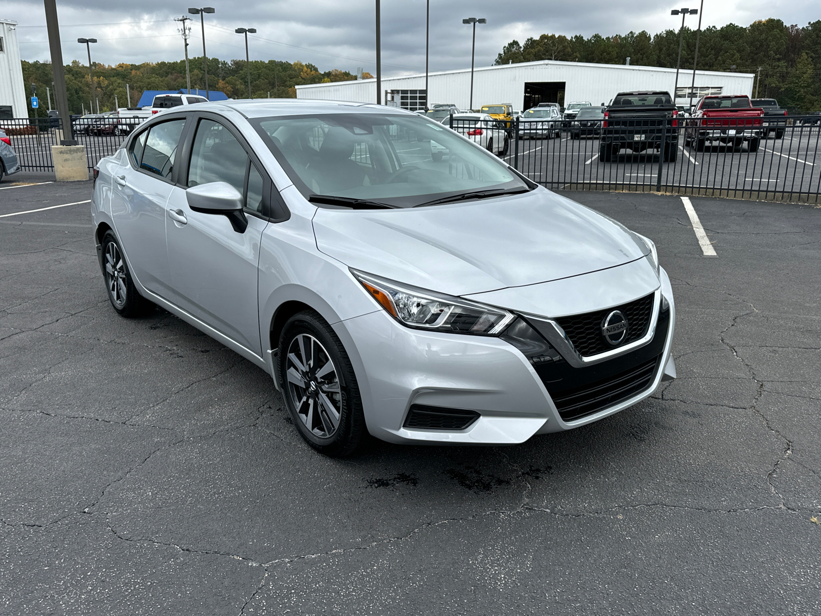 2022 Nissan Versa 1.6 SV 4