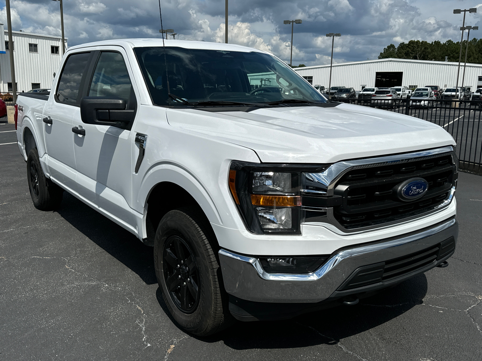 2023 Ford F-150 XLT 4