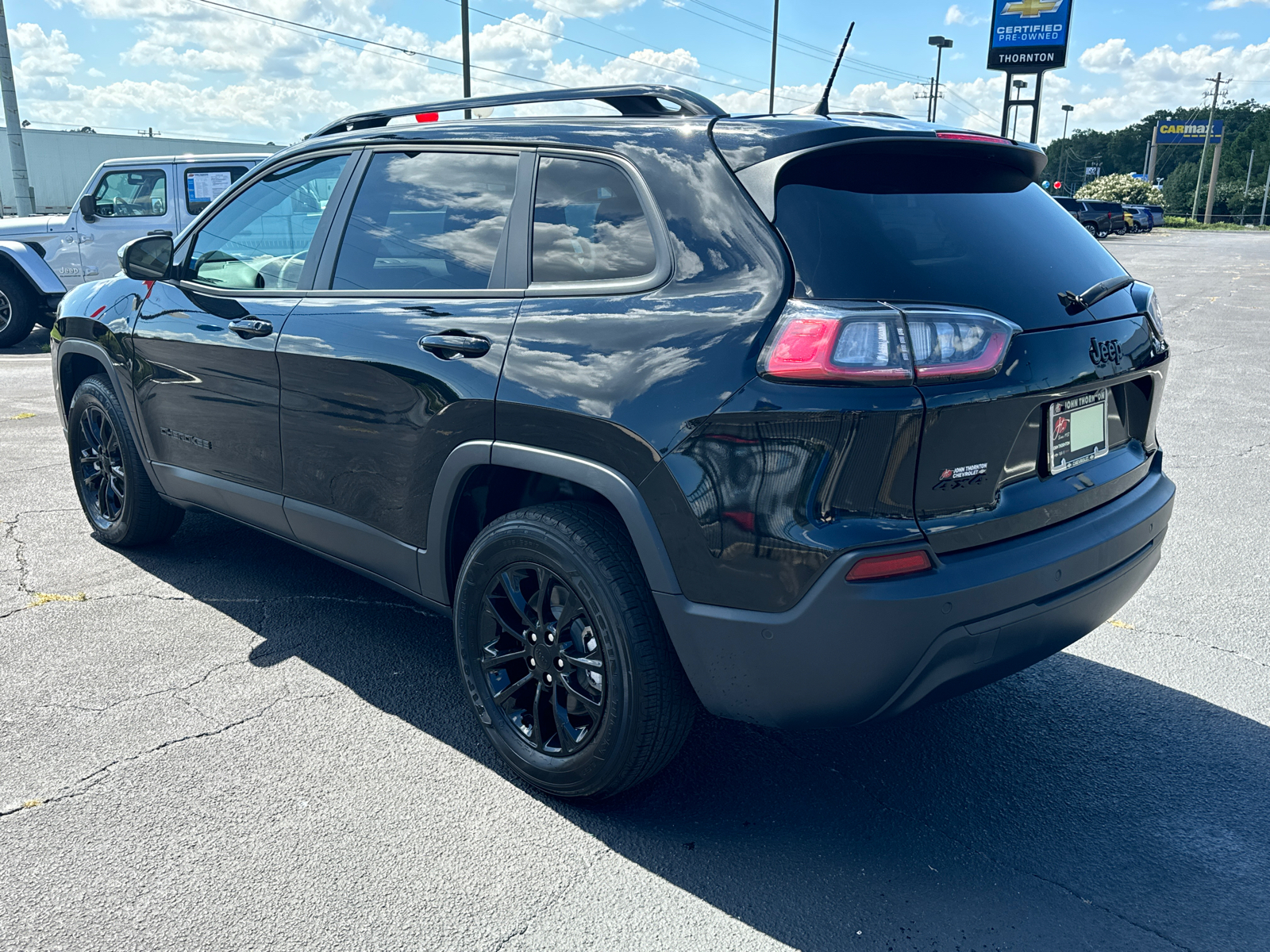 2023 Jeep Cherokee Altitude 8