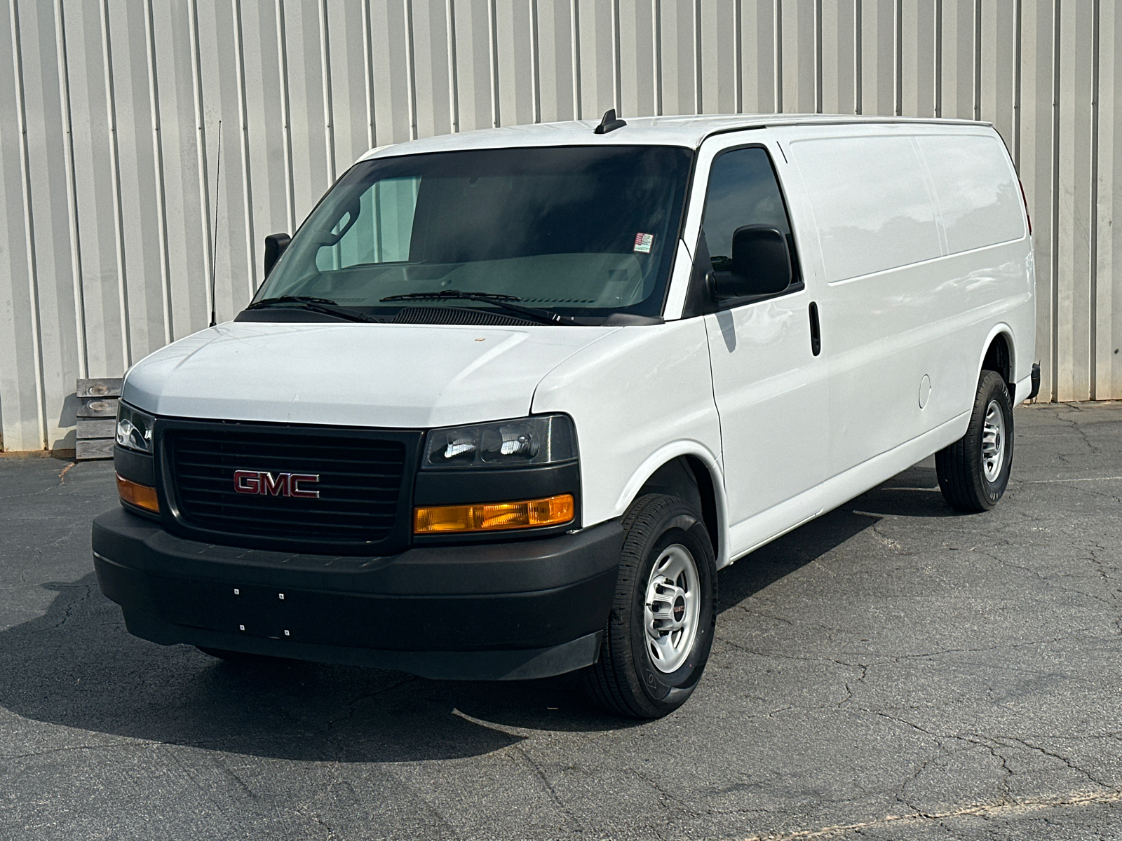 2023 GMC Savana 2500 Work Van 2