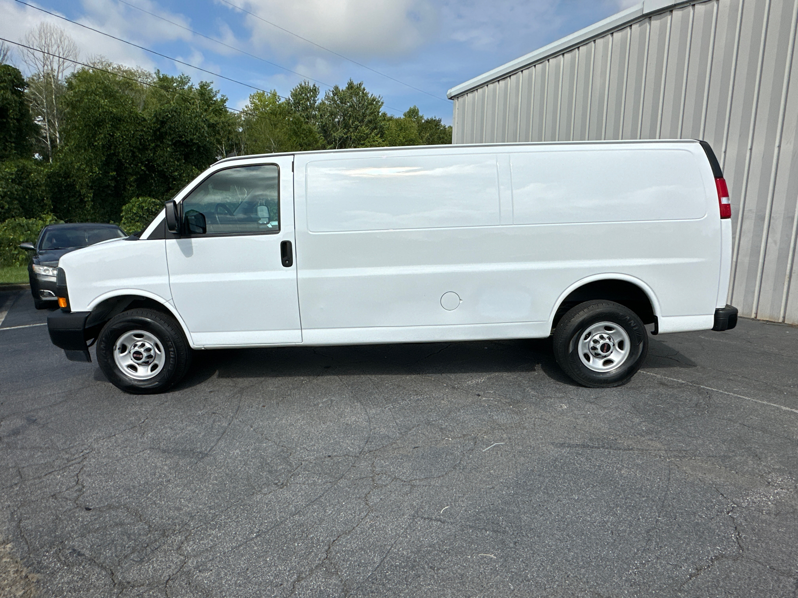 2023 GMC Savana 2500 Work Van 9