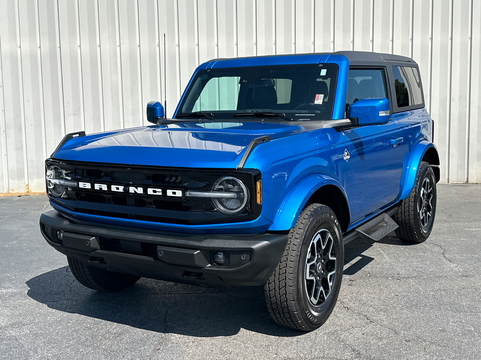 2023 Ford Bronco Outer Banks 2