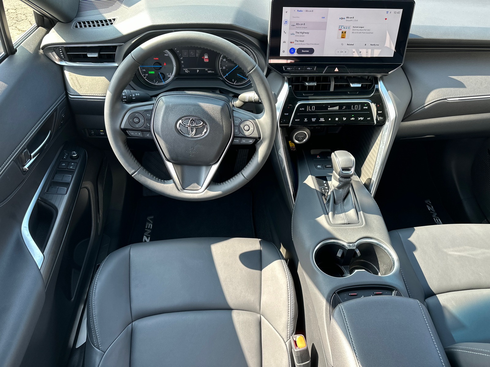 2024 Toyota Venza XLE 24