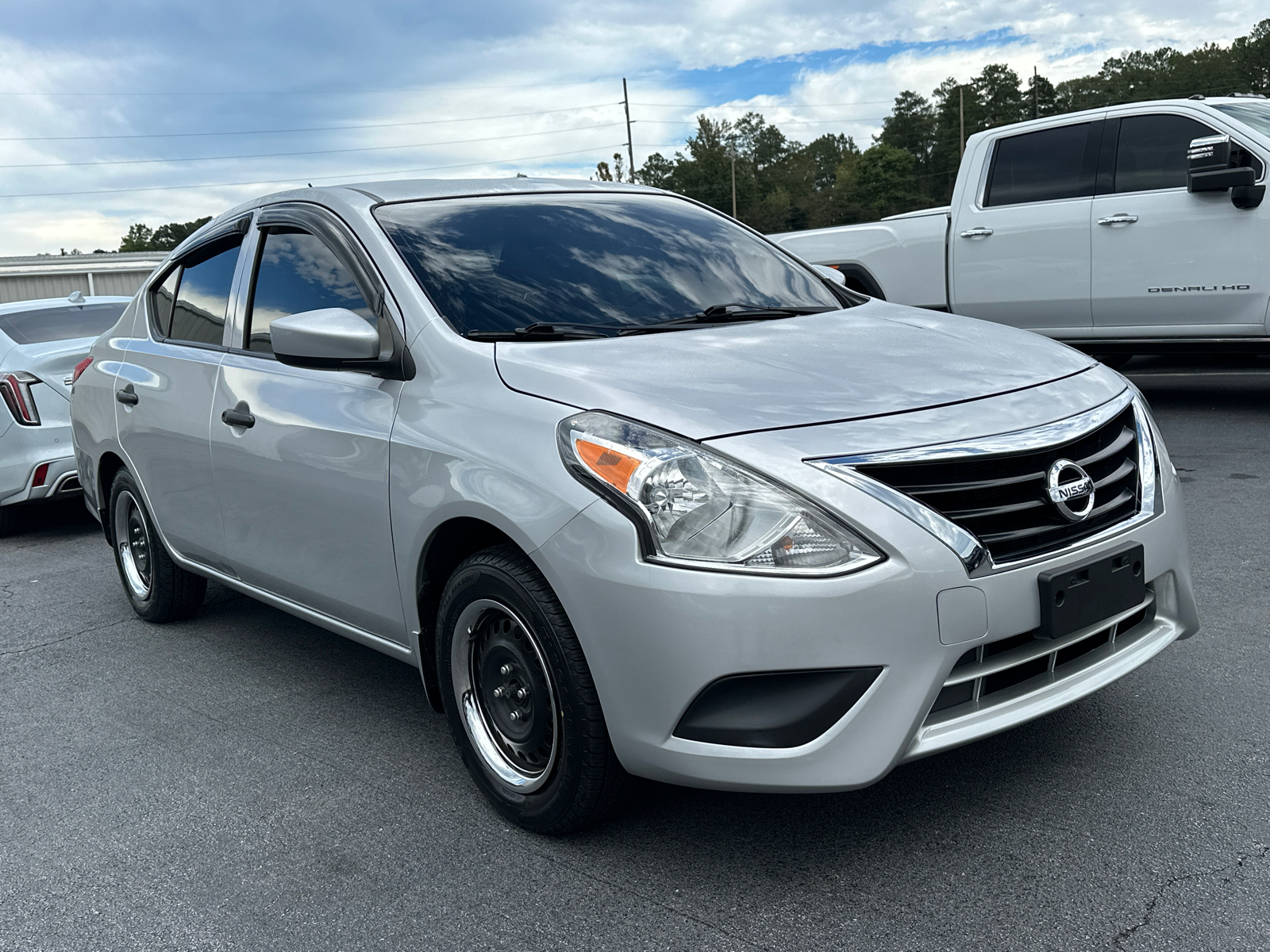 2019 Nissan Versa 1.6 S 4