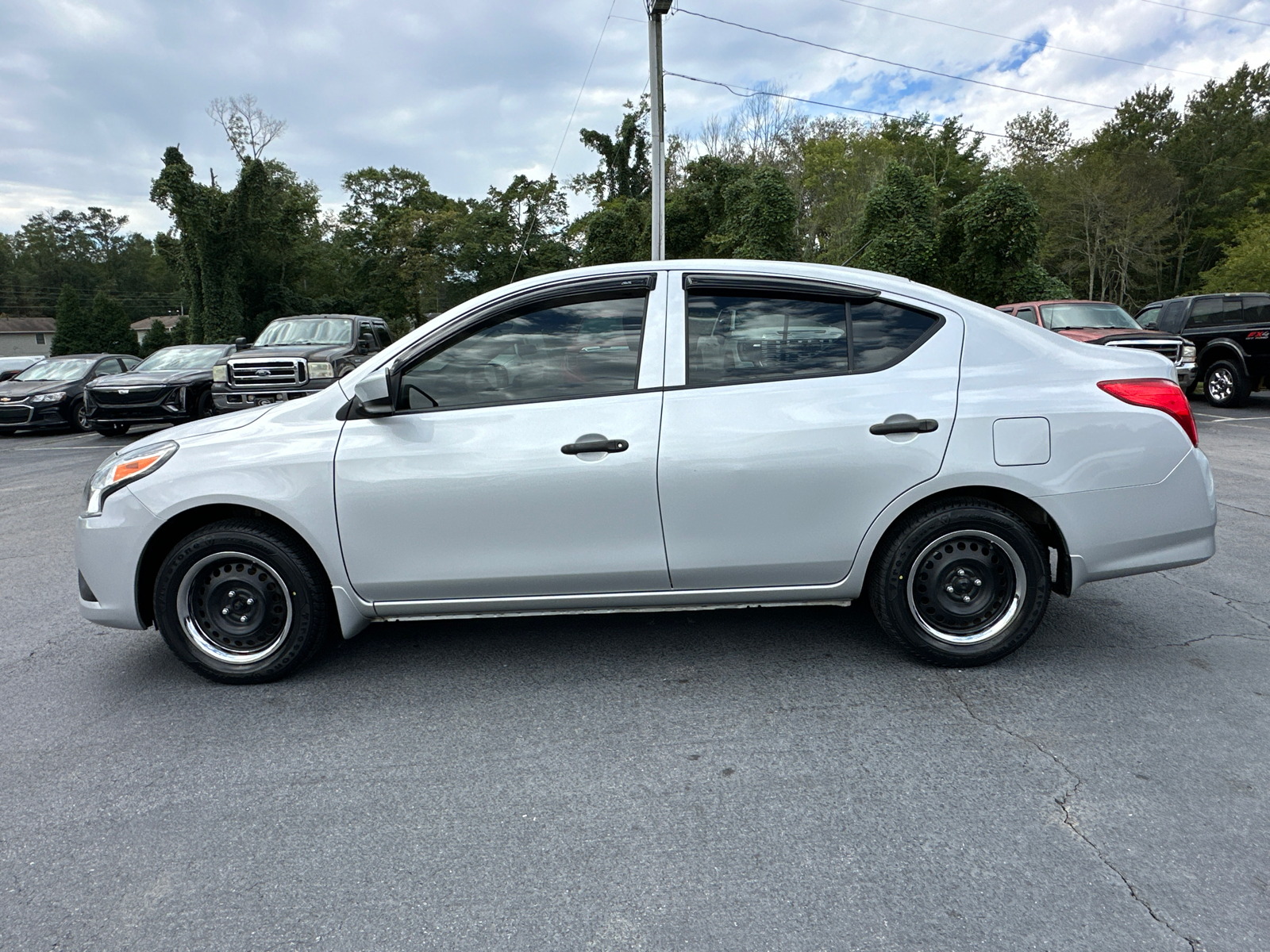 2019 Nissan Versa 1.6 S 9