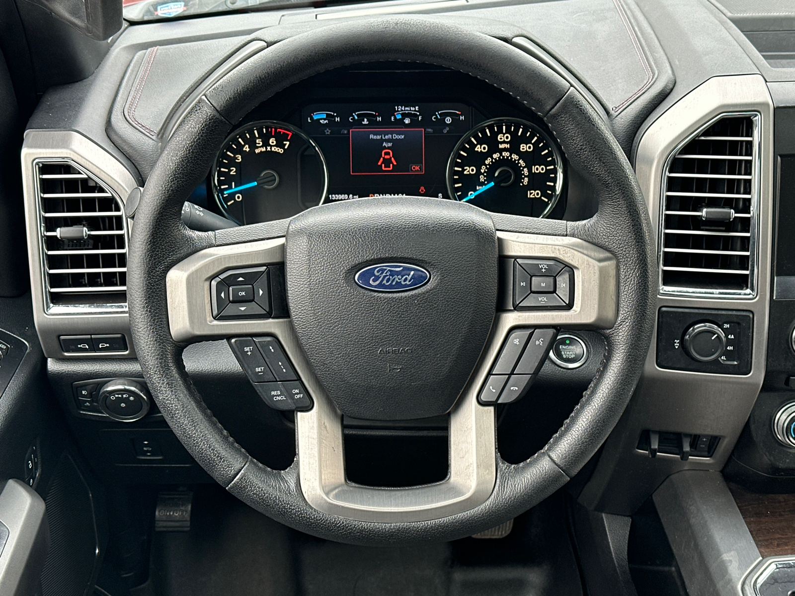 2015 Ford F-150 Platinum 24