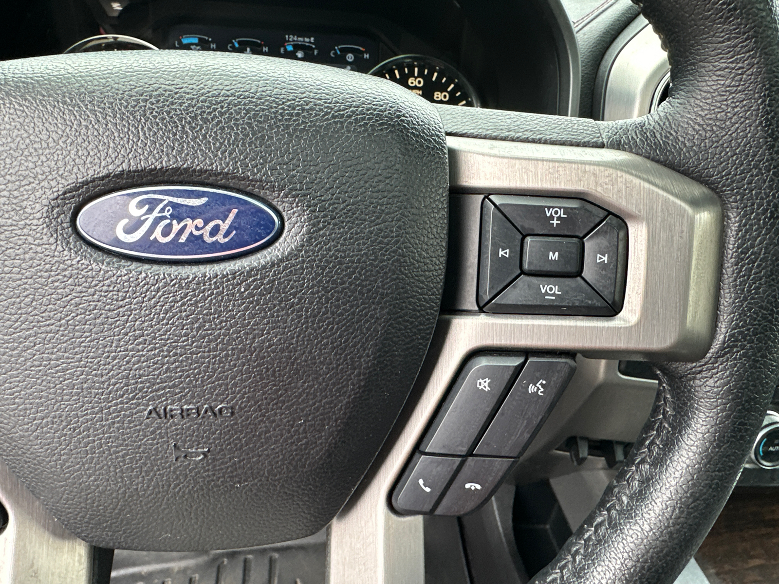 2015 Ford F-150 Platinum 26