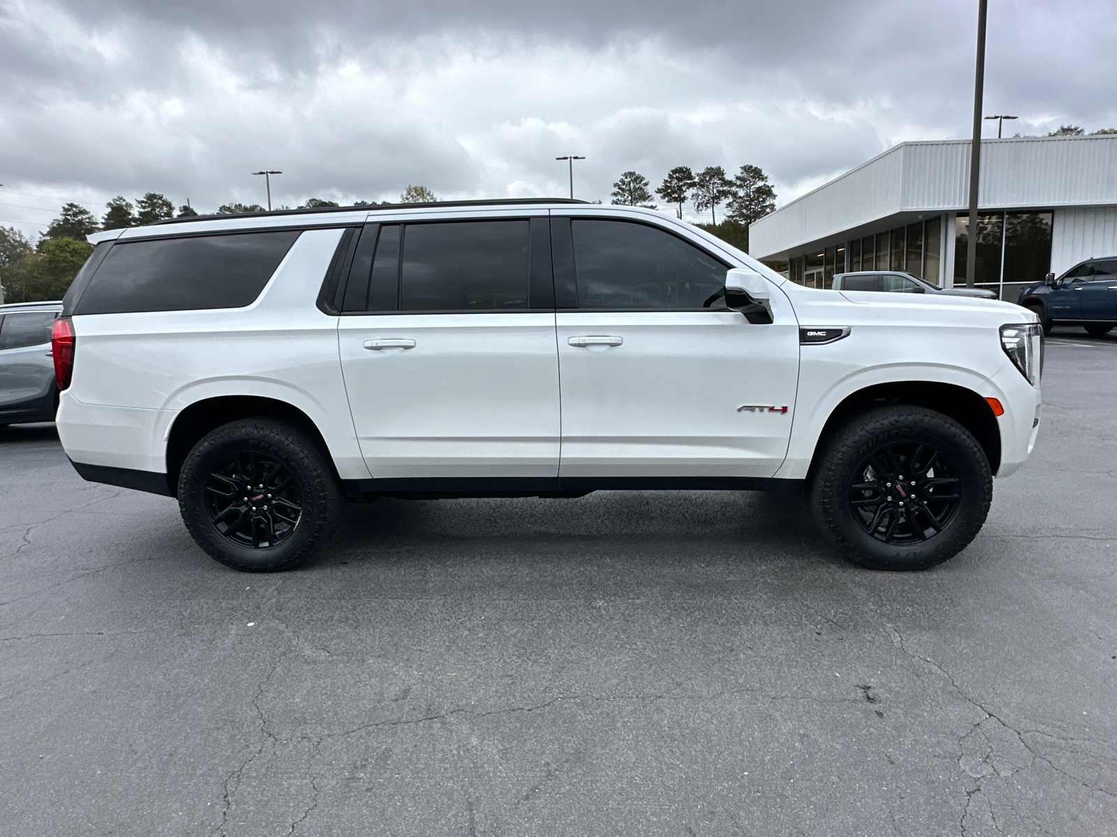 2021 GMC Yukon XL AT4 6