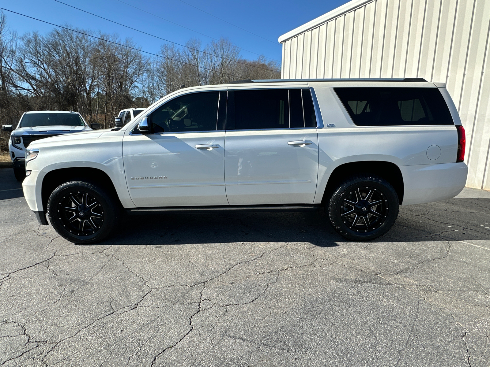 2015 Chevrolet Suburban LTZ 10