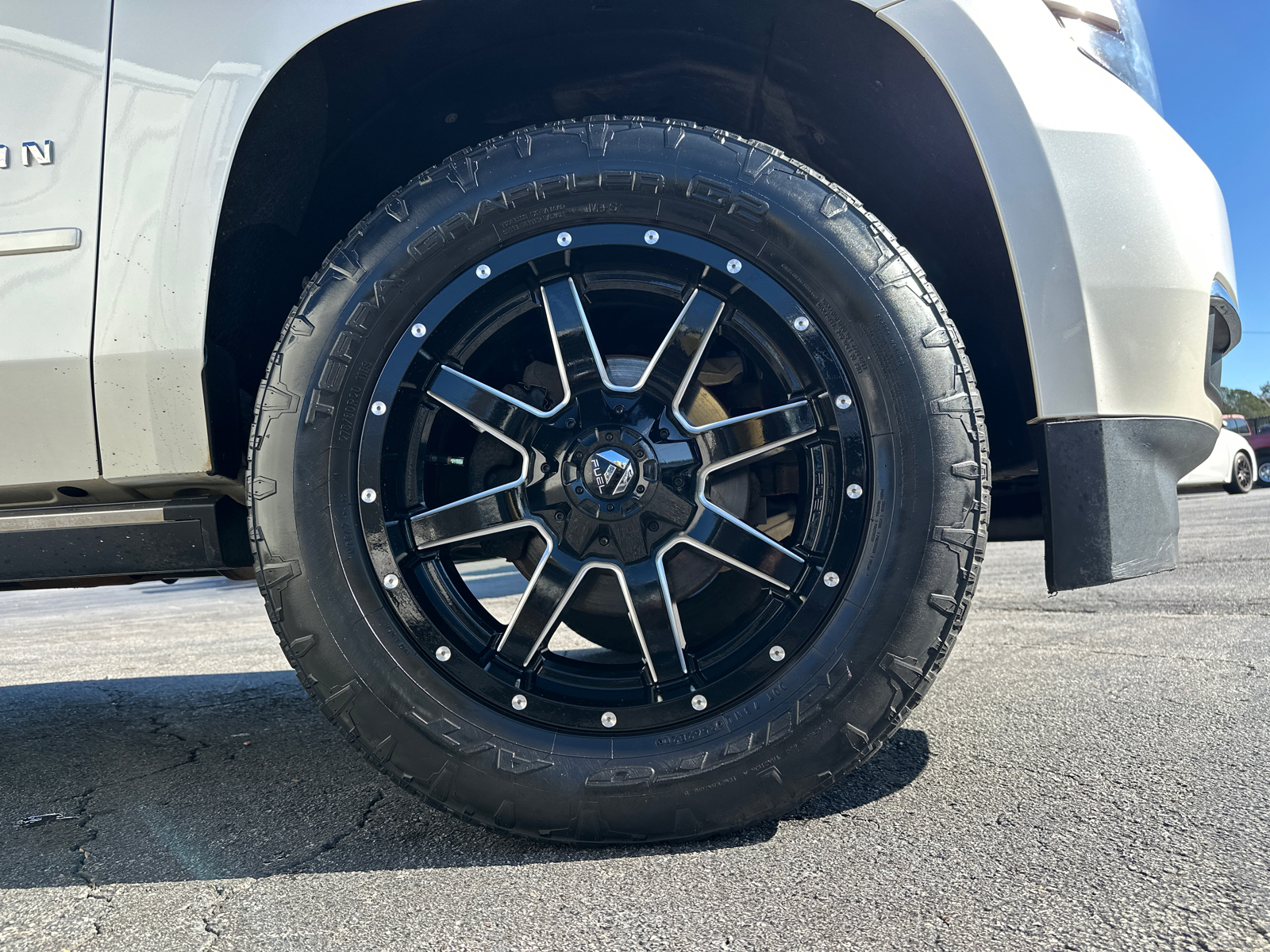 2015 Chevrolet Suburban LTZ 14