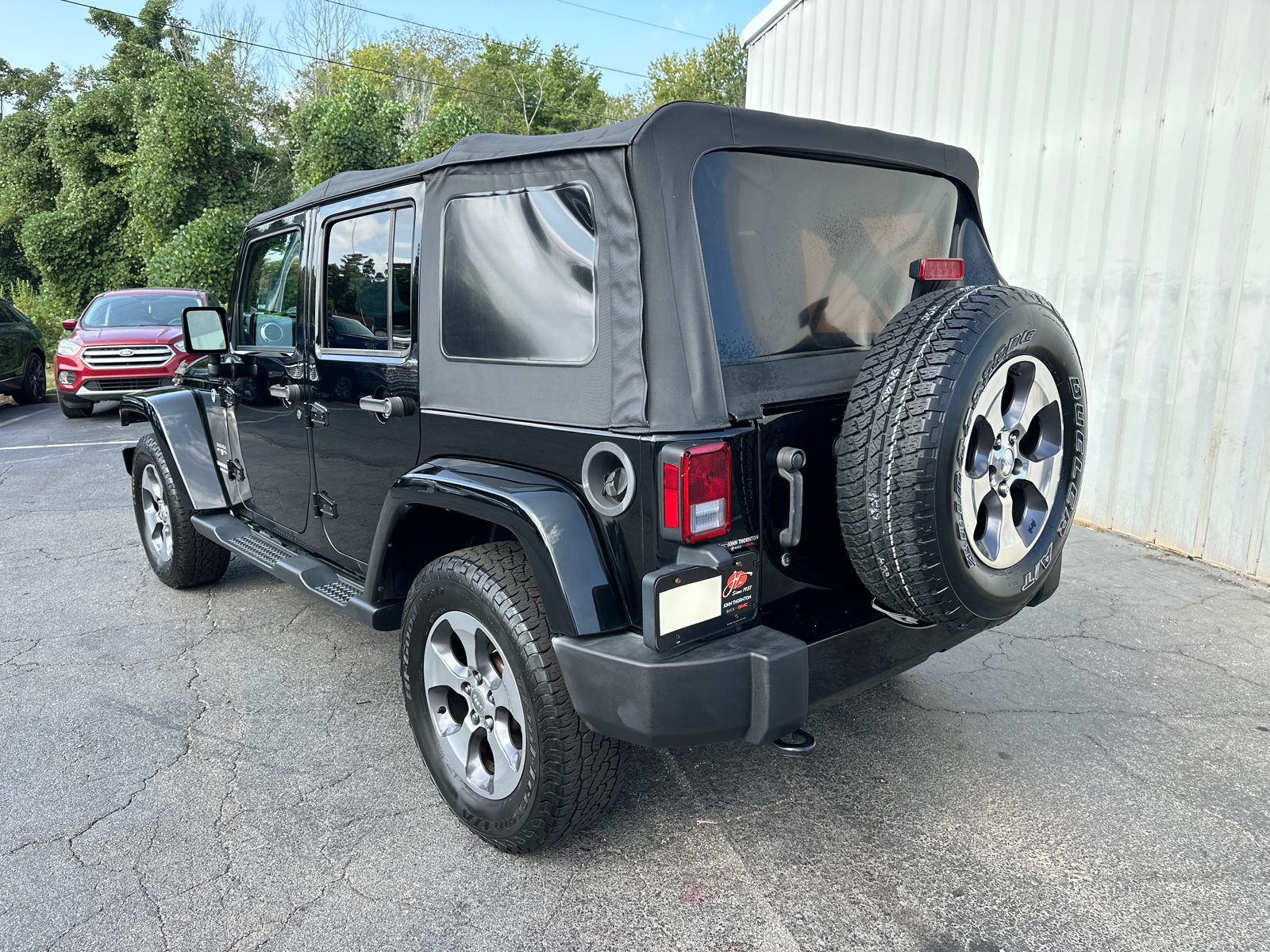 2016 Jeep Wrangler Unlimited Sahara 8