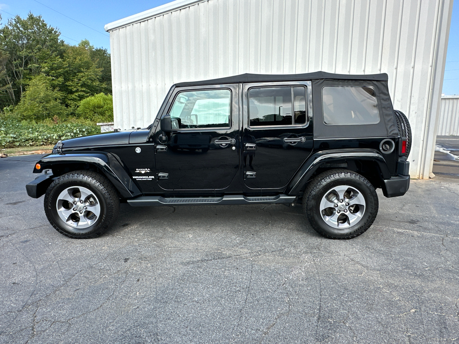 2016 Jeep Wrangler Unlimited Sahara 9