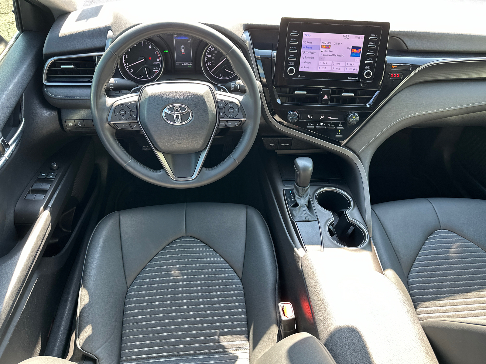 2021 Toyota Camry SE 23