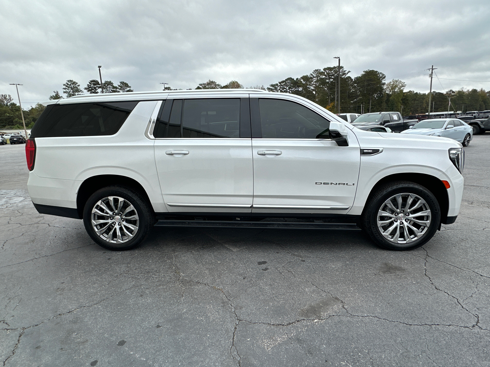 2021 GMC Yukon XL Denali 5