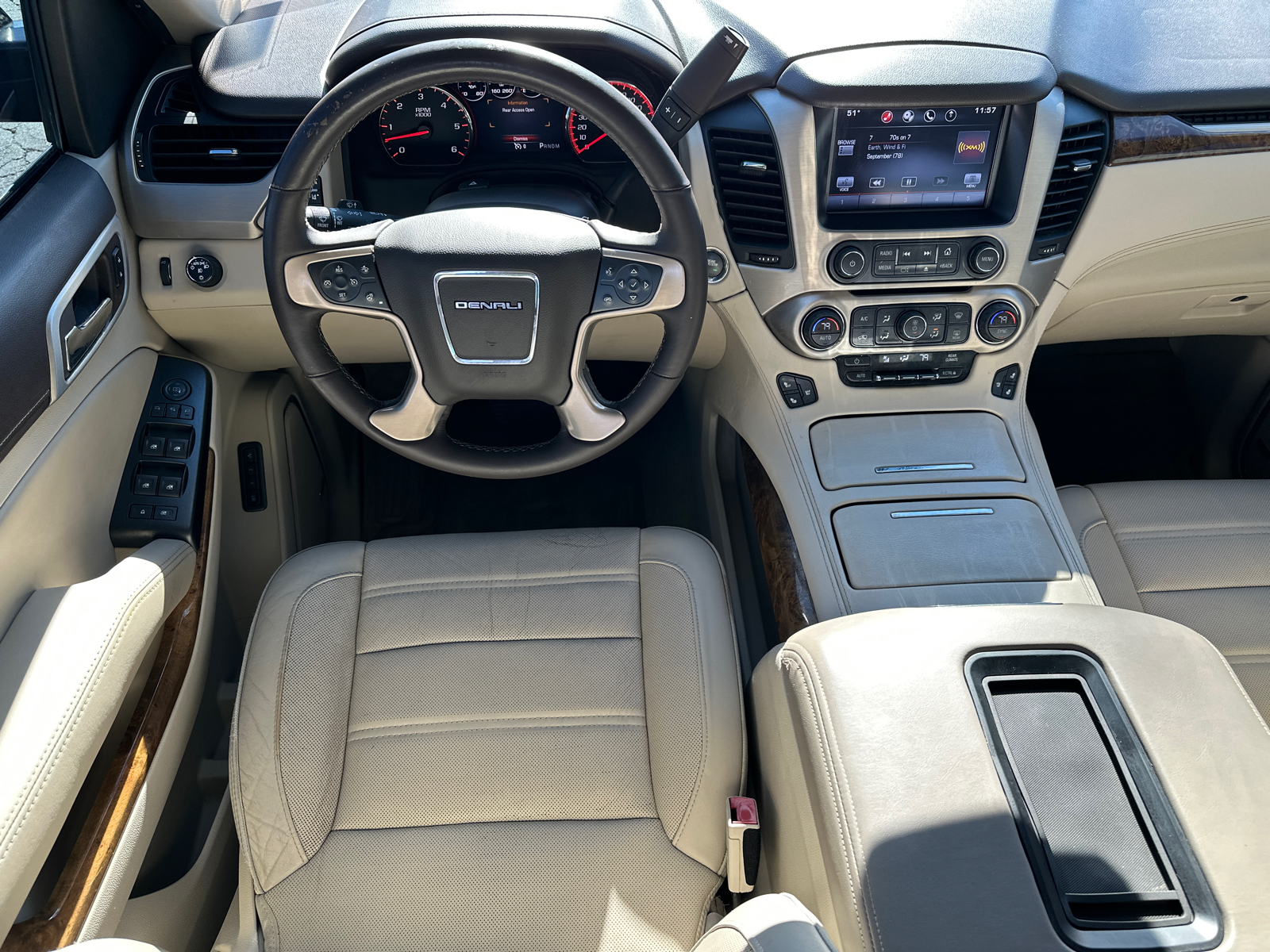 2015 GMC Yukon Denali 25