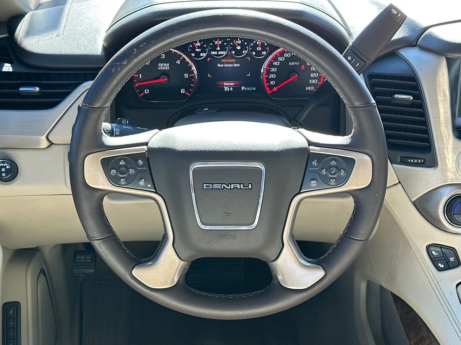 2015 GMC Yukon Denali 26