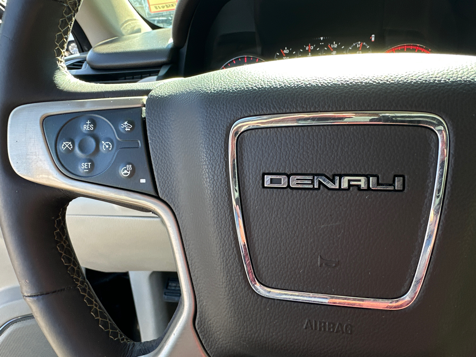 2015 GMC Yukon Denali 27