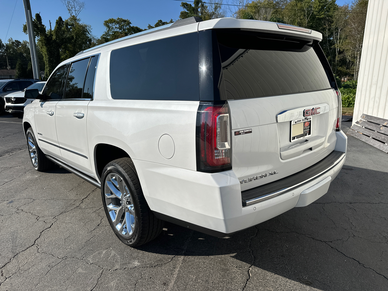 2020 GMC Yukon XL Denali 8