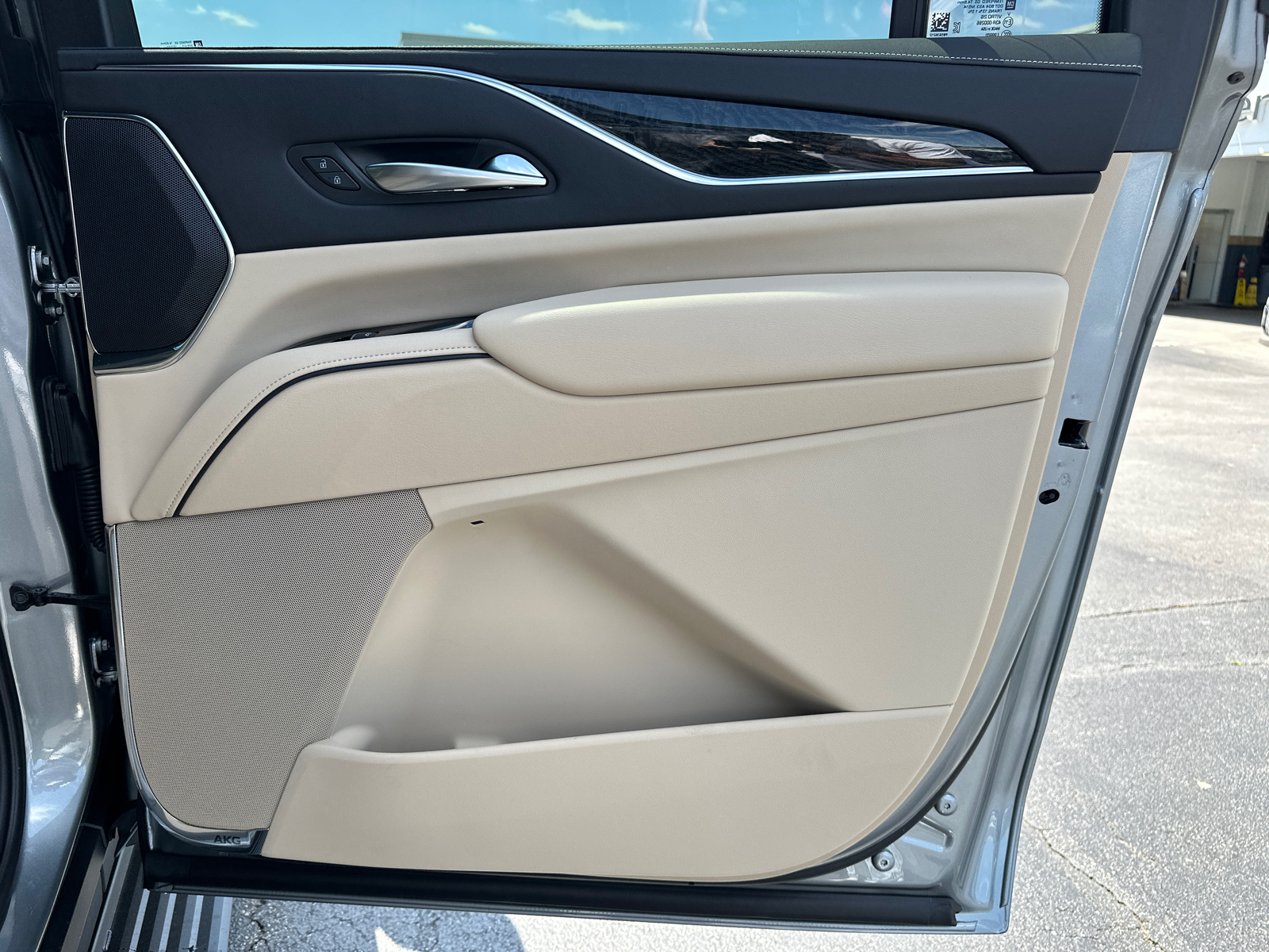 2024 Cadillac Escalade ESV Premium 17