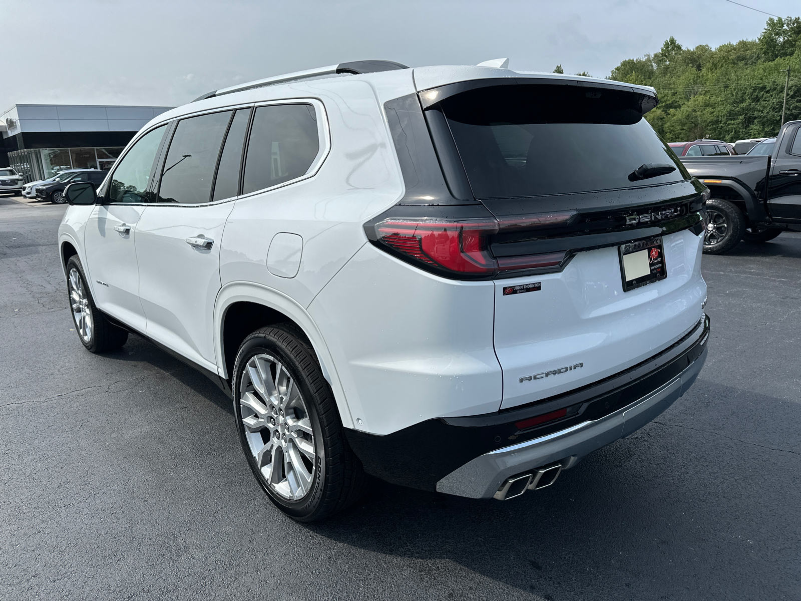 2024 GMC Acadia Denali 8