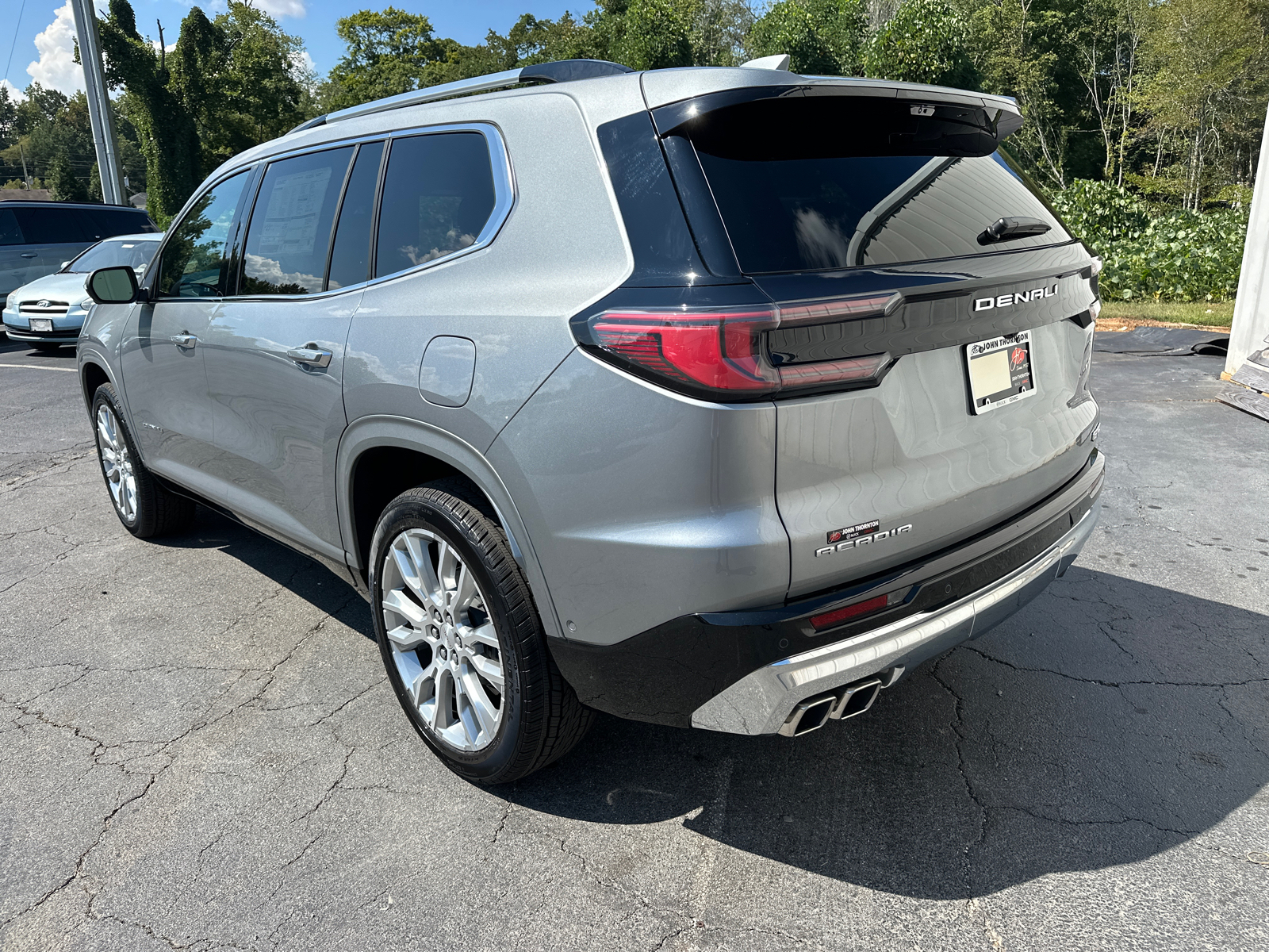 2024 GMC Acadia Denali 8