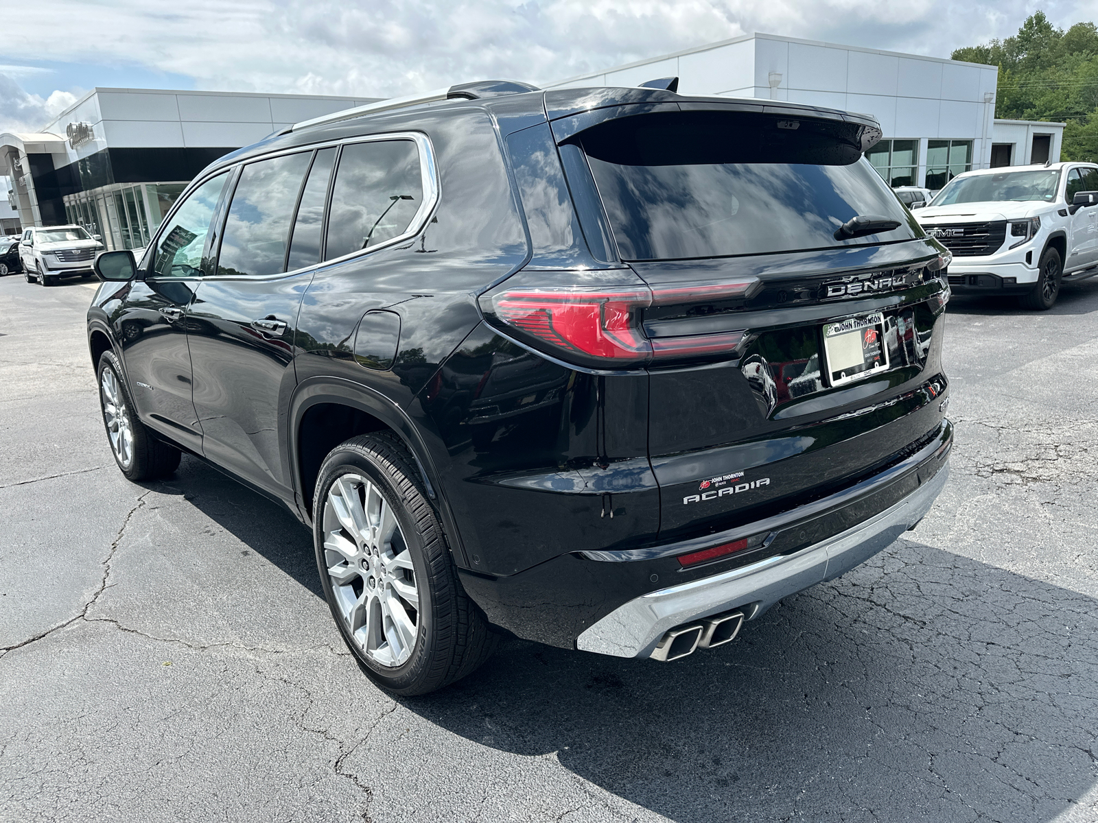 2024 GMC Acadia Denali 8