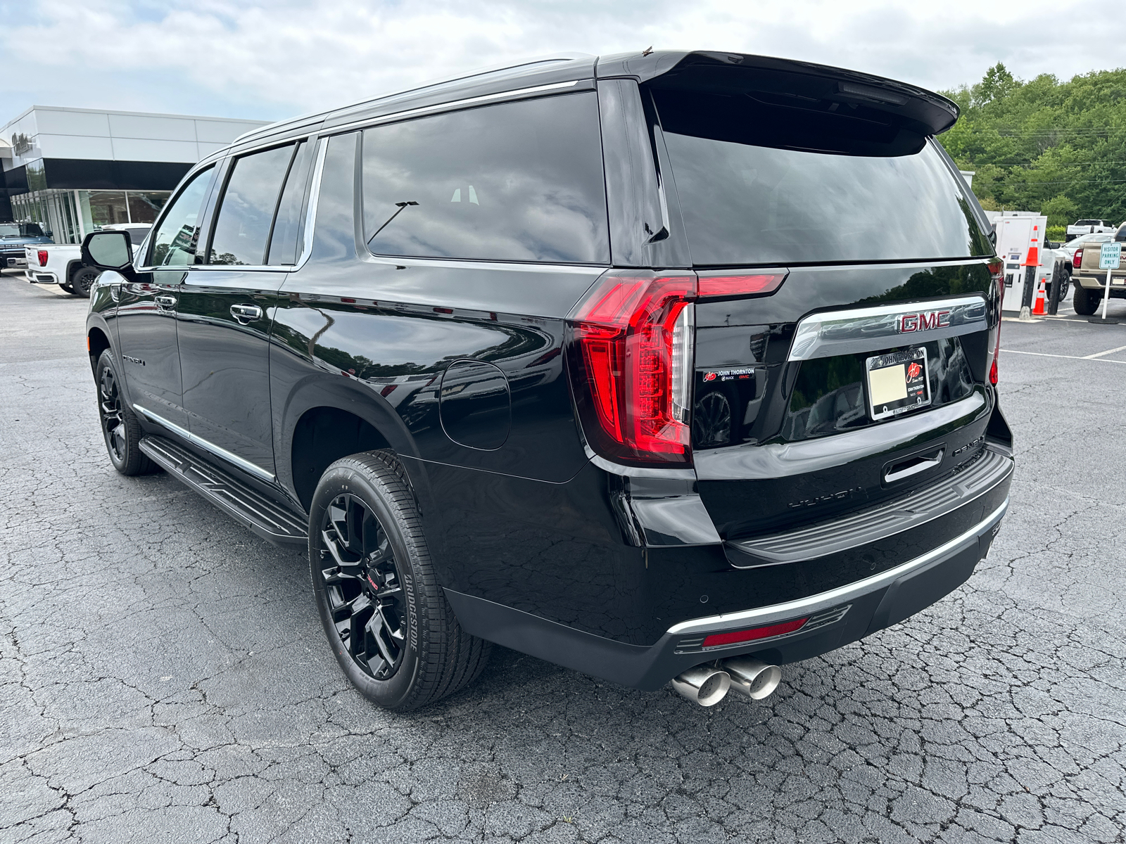 2024 GMC Yukon XL Denali 8