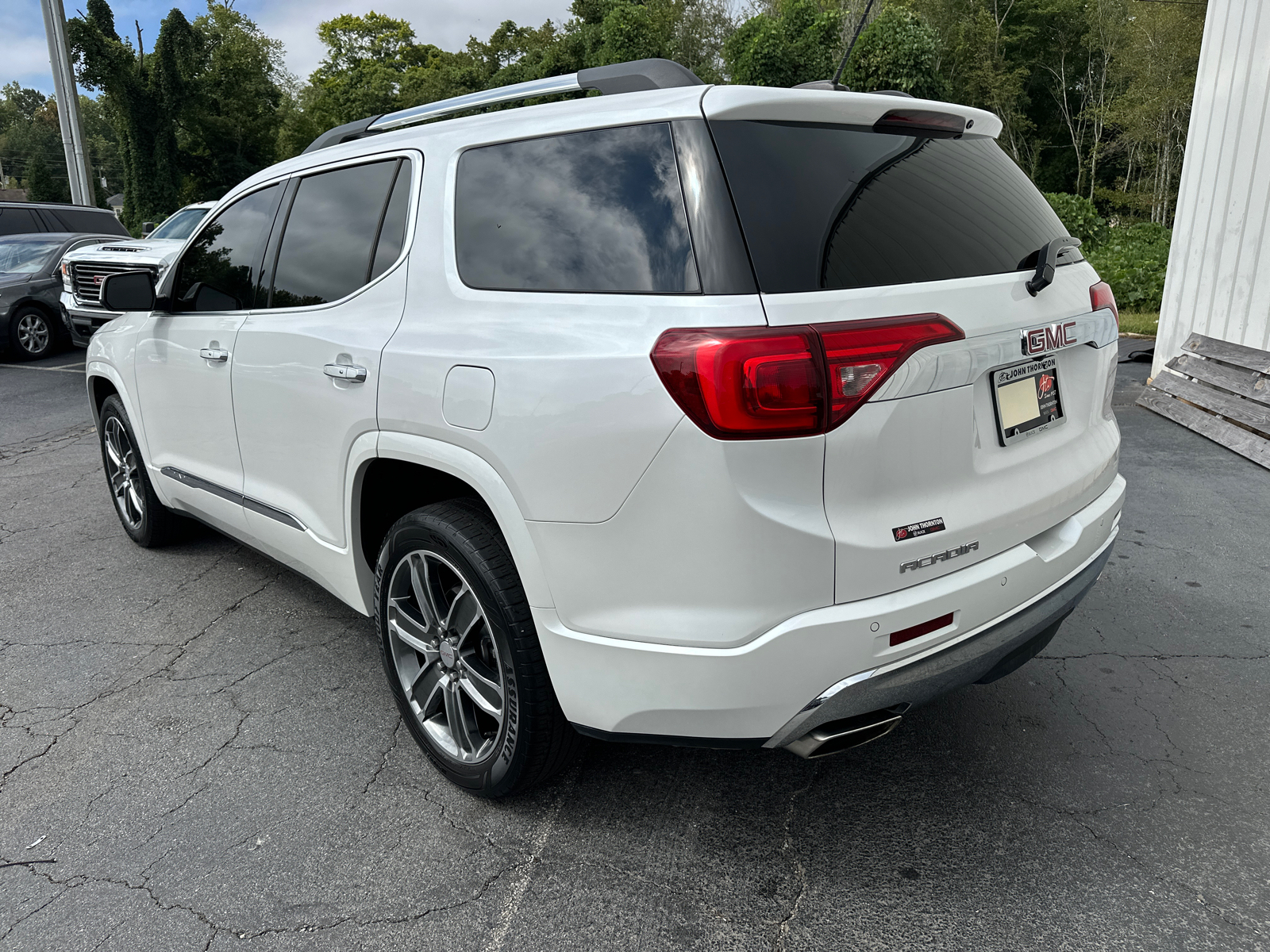 2017 GMC Acadia Denali 8