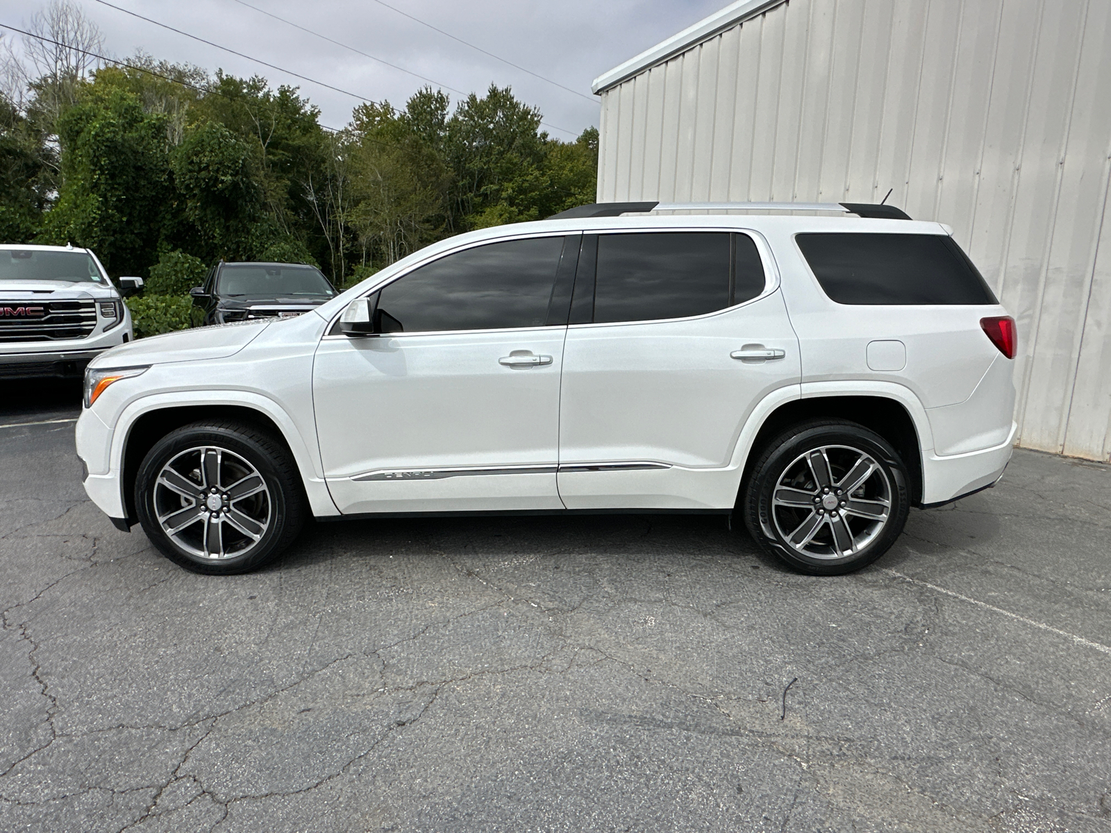 2017 GMC Acadia Denali 9