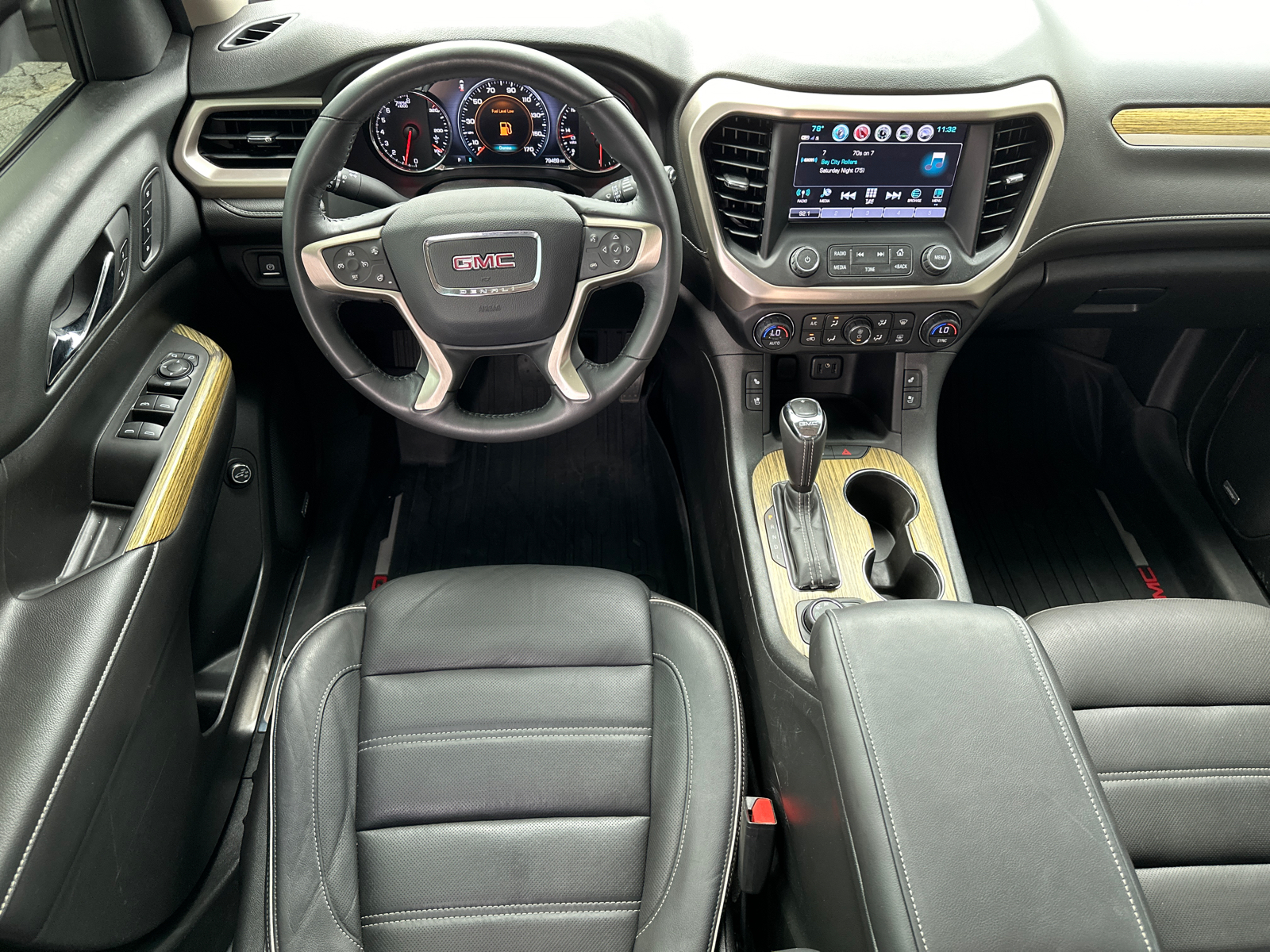 2017 GMC Acadia Denali 25