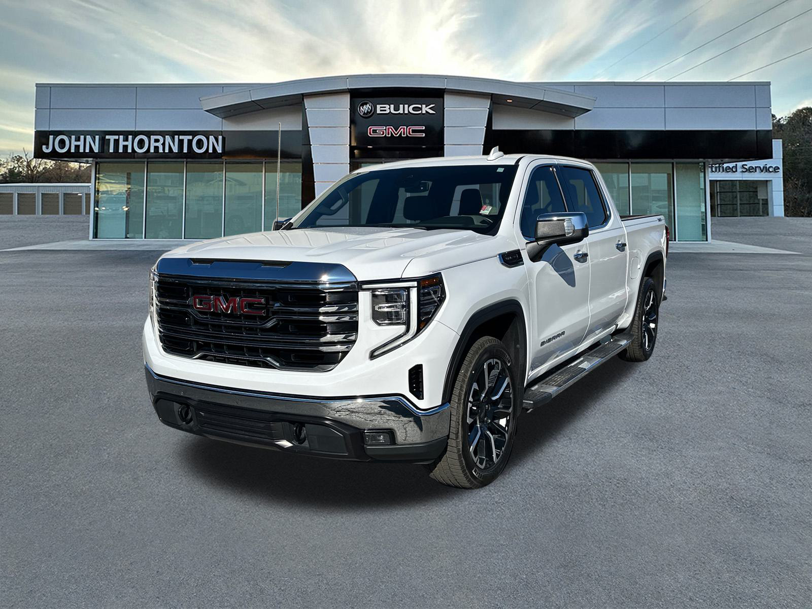 2023 GMC Sierra 1500 SLT 2