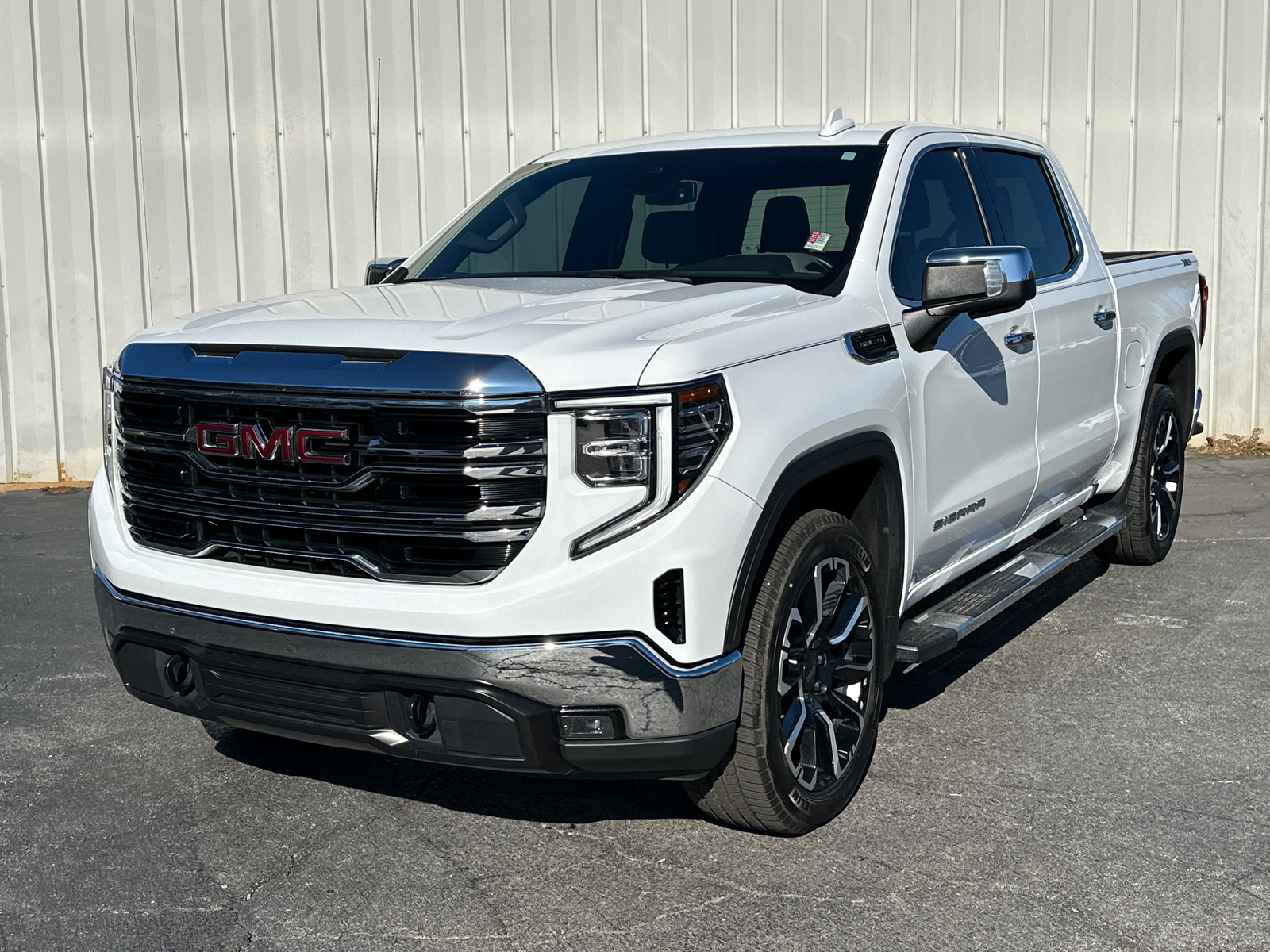 2023 GMC Sierra 1500 SLT 3