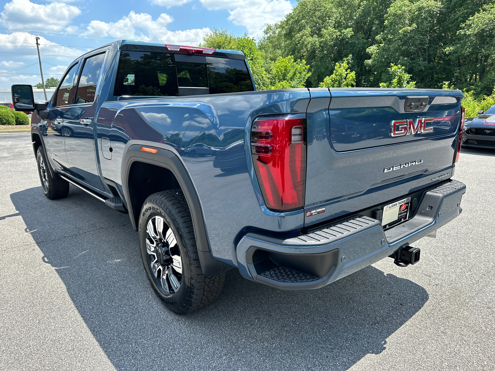 2024 GMC Sierra 2500HD Denali 8