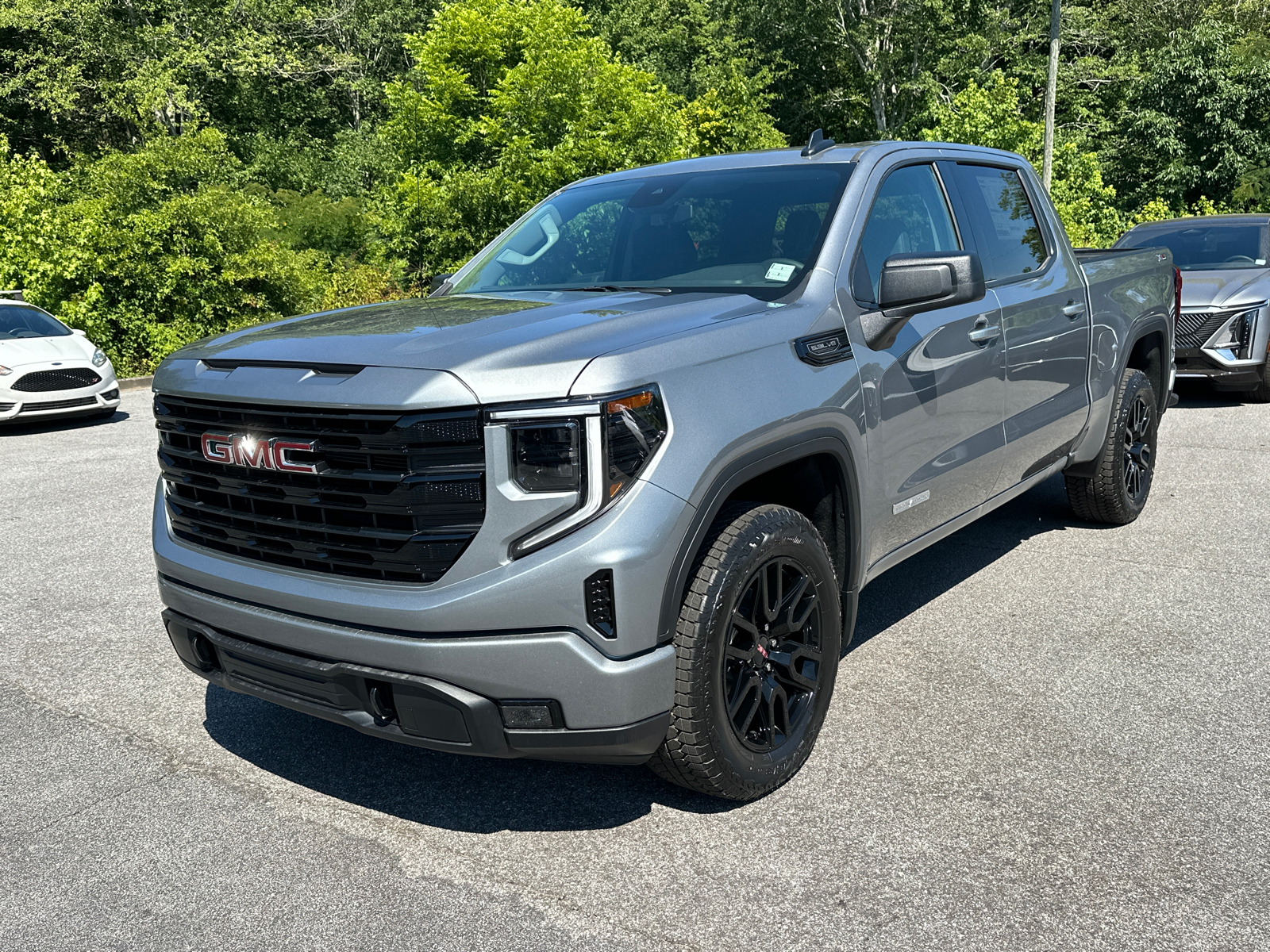 2024 GMC Sierra 1500 Elevation 2