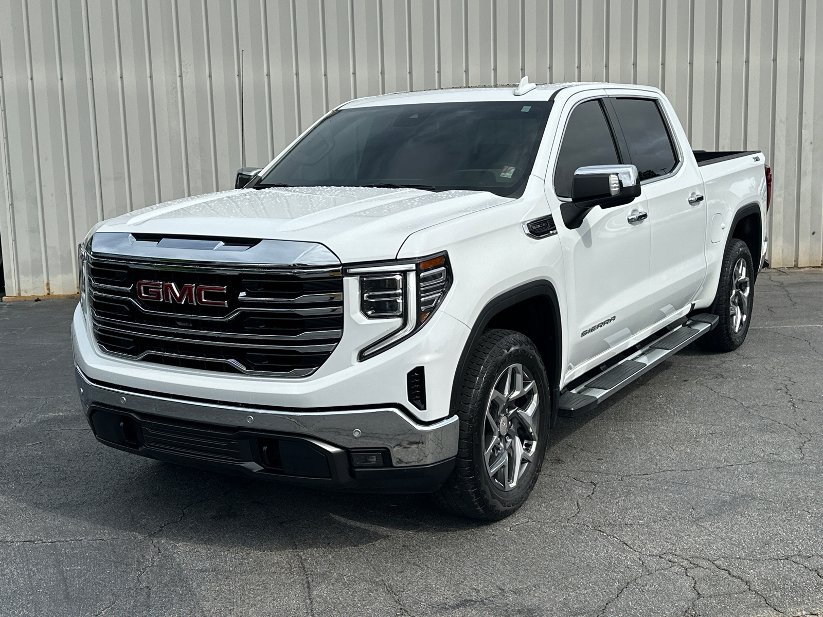 2022 GMC Sierra 1500 SLT 2