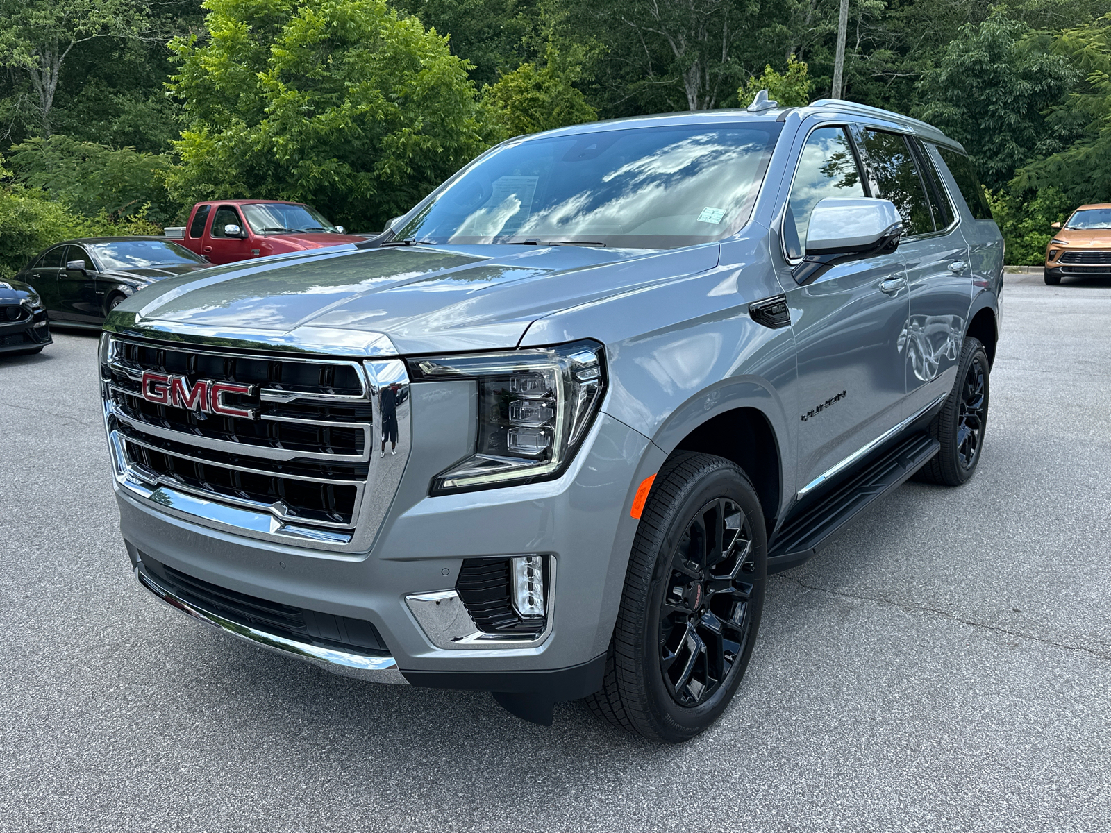 2024 GMC Yukon SLT 2