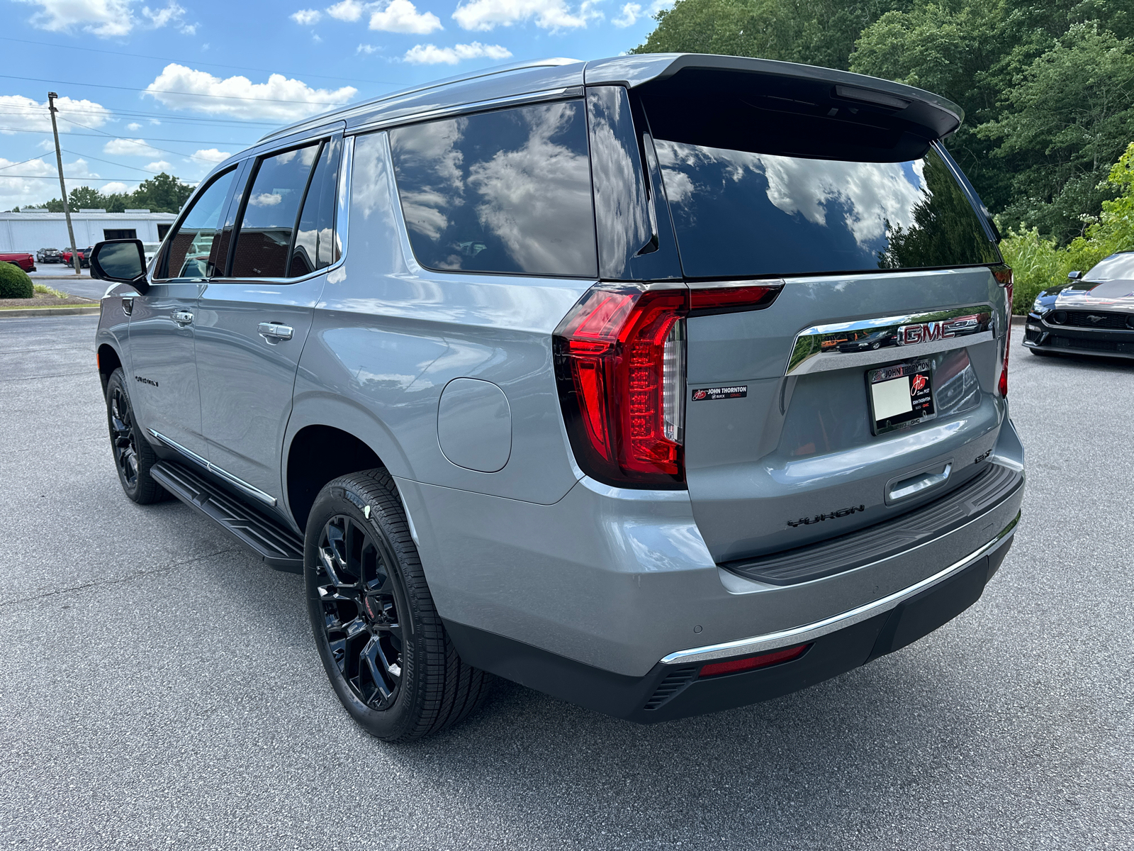 2024 GMC Yukon SLT 8