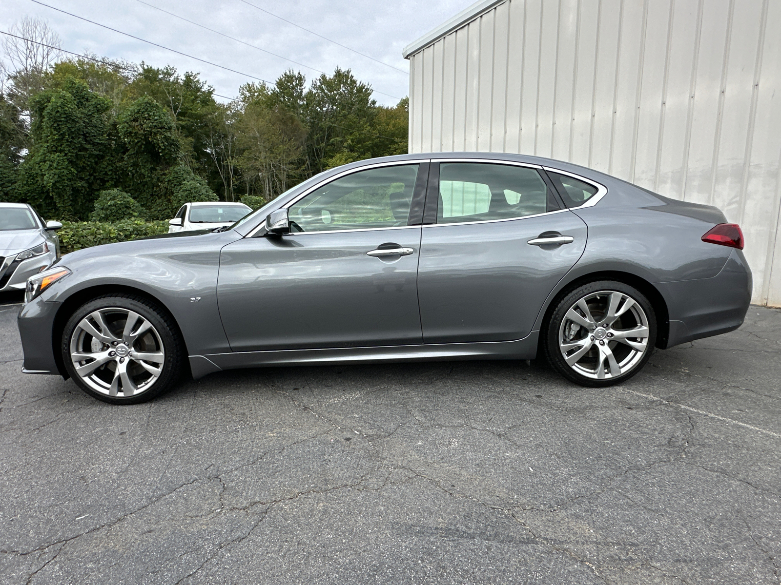 2016 INFINITI Q70 3.7 9